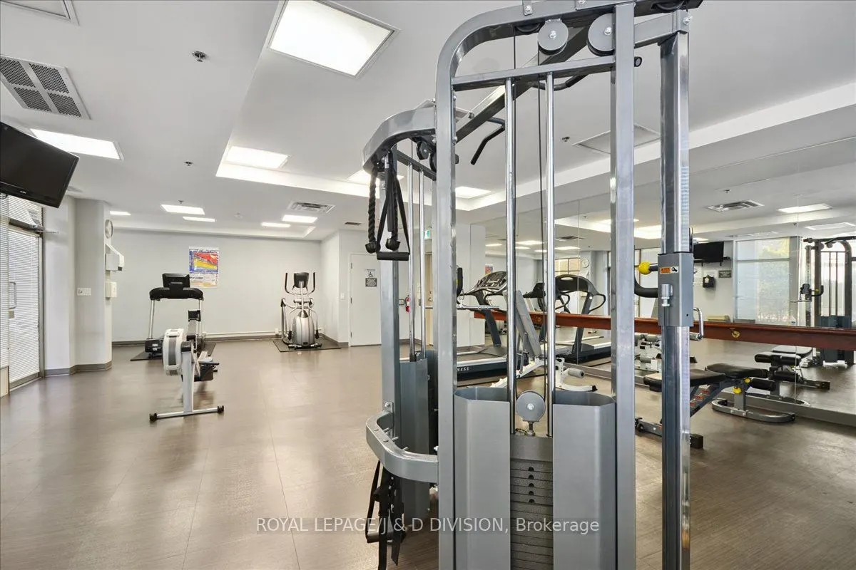 245 Davisville Avenue, #405