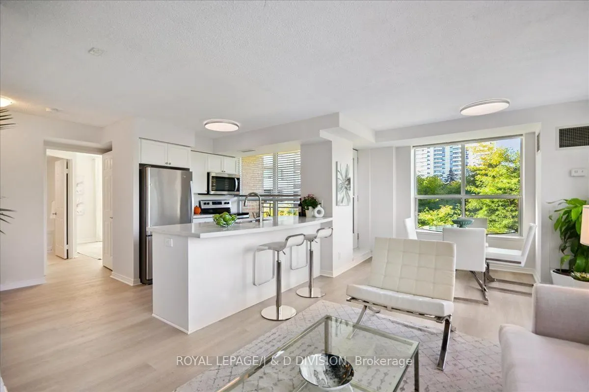 245 Davisville Avenue, #405