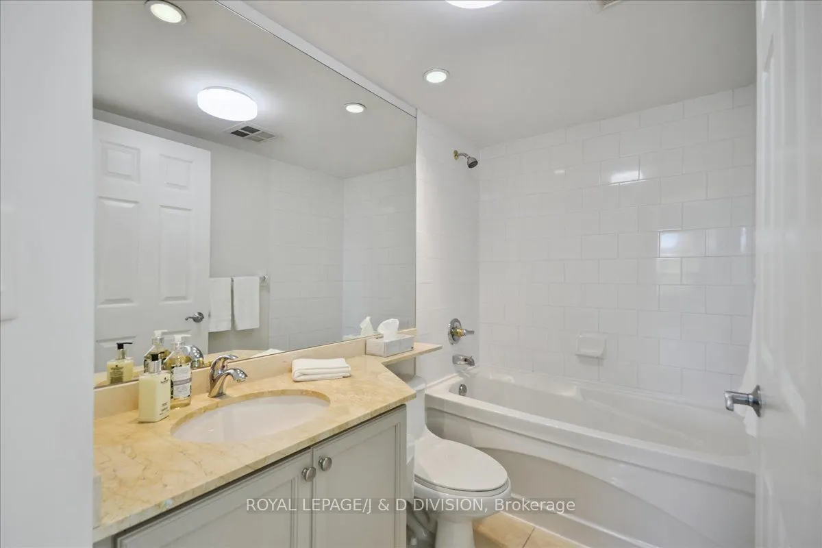 245 Davisville Avenue, #405