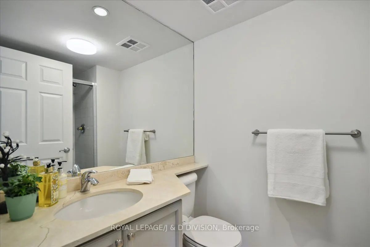 245 Davisville Avenue, #405