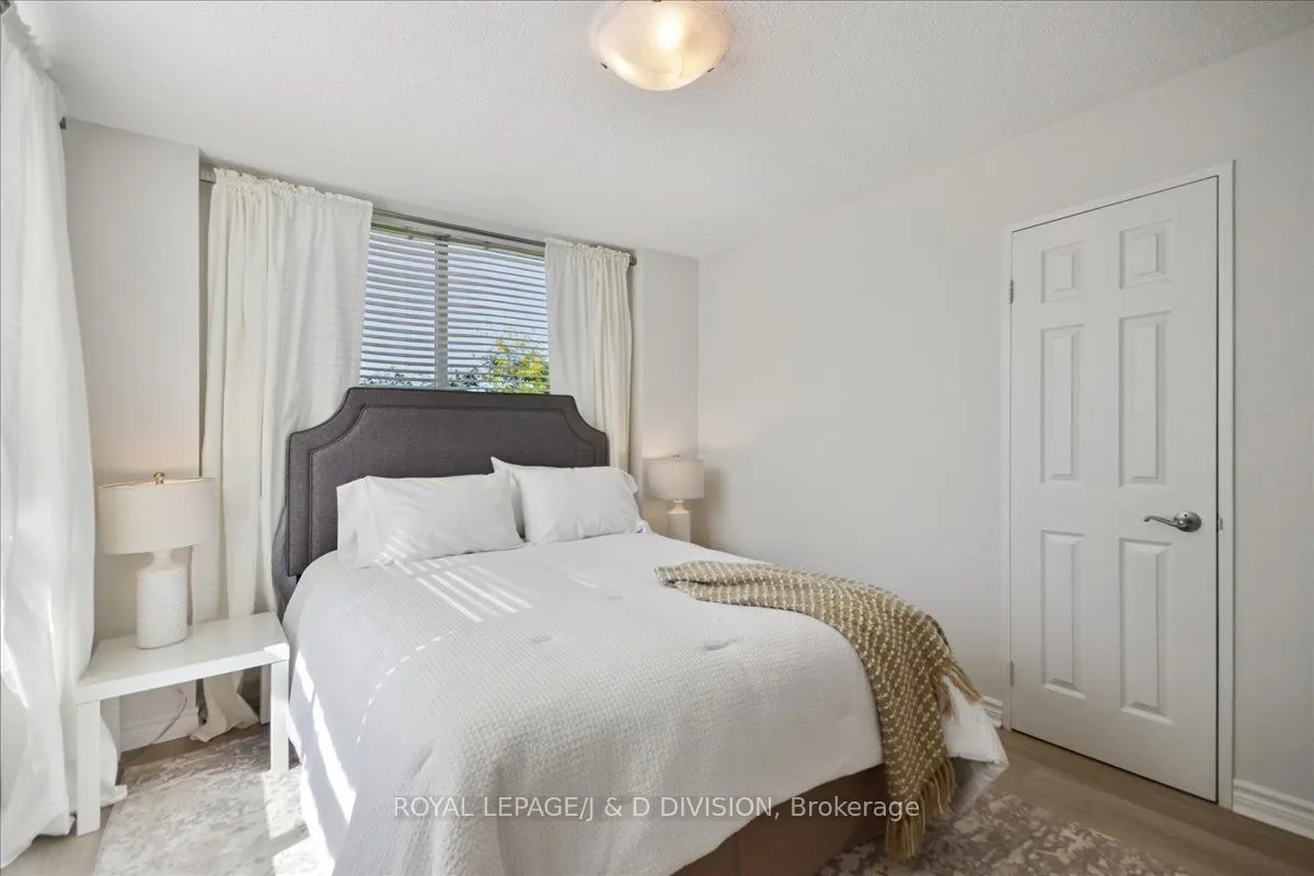 245 Davisville Avenue, #405
