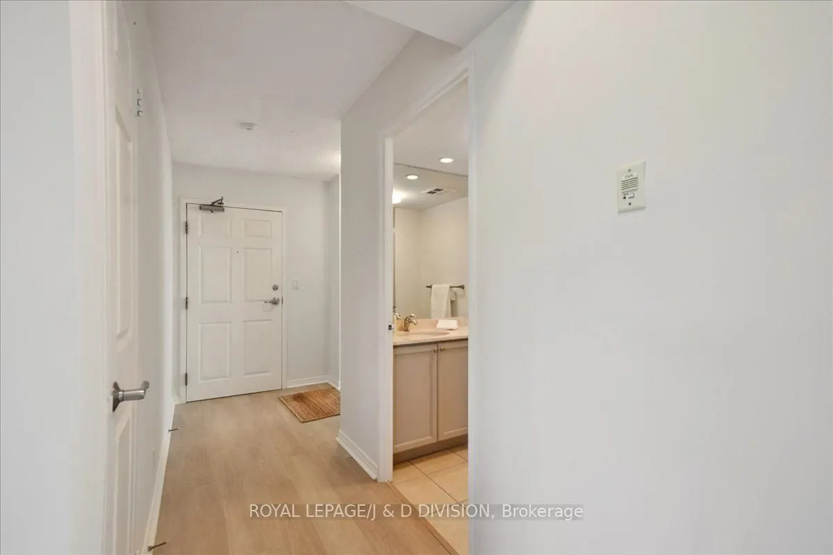 245 Davisville Avenue, #405