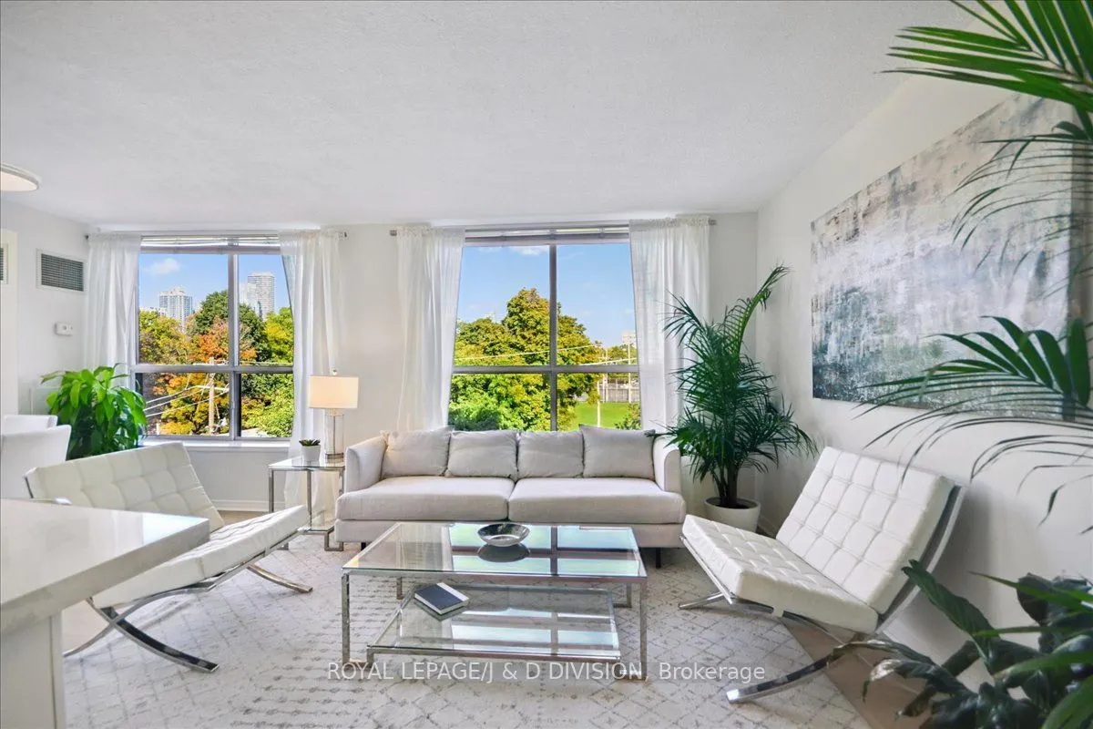 245 Davisville Avenue, #405