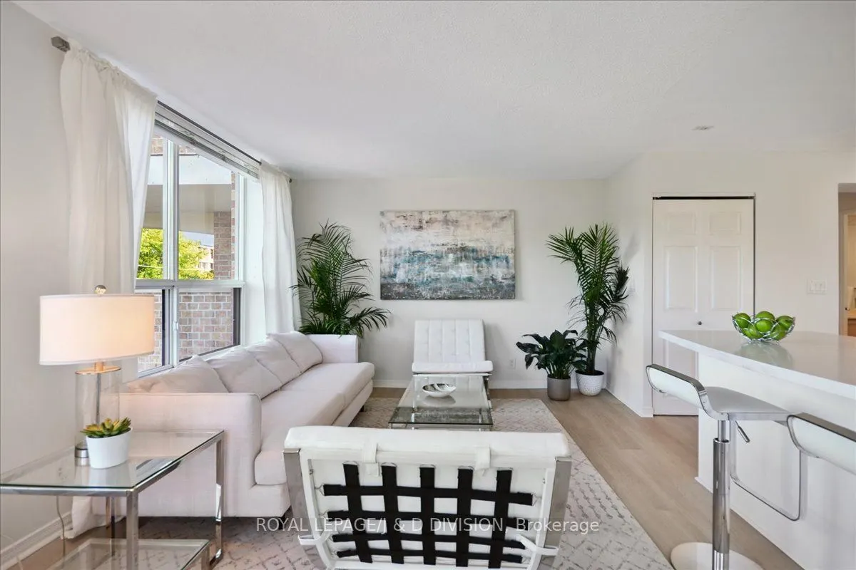 245 Davisville Avenue, #405