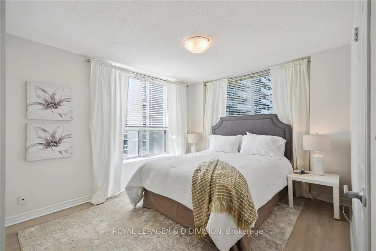 245 Davisville Avenue, #405