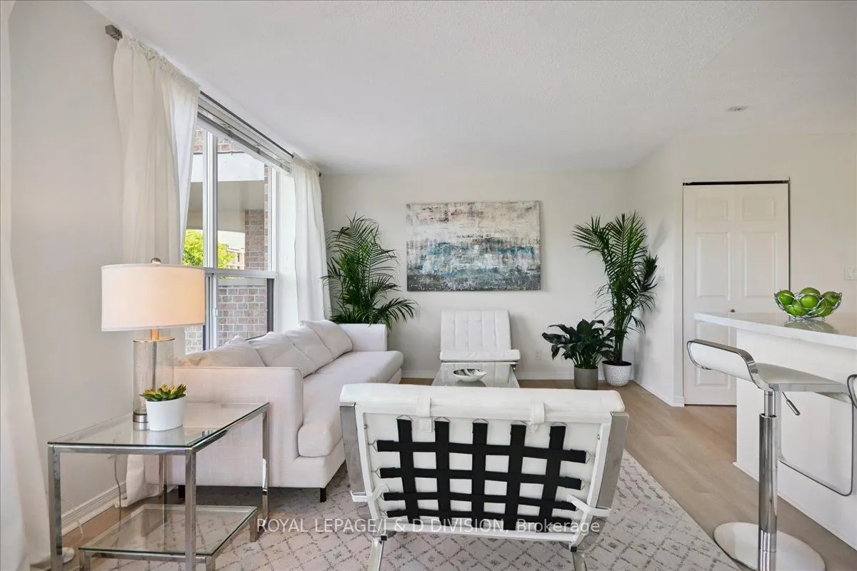 245 Davisville Avenue, #405