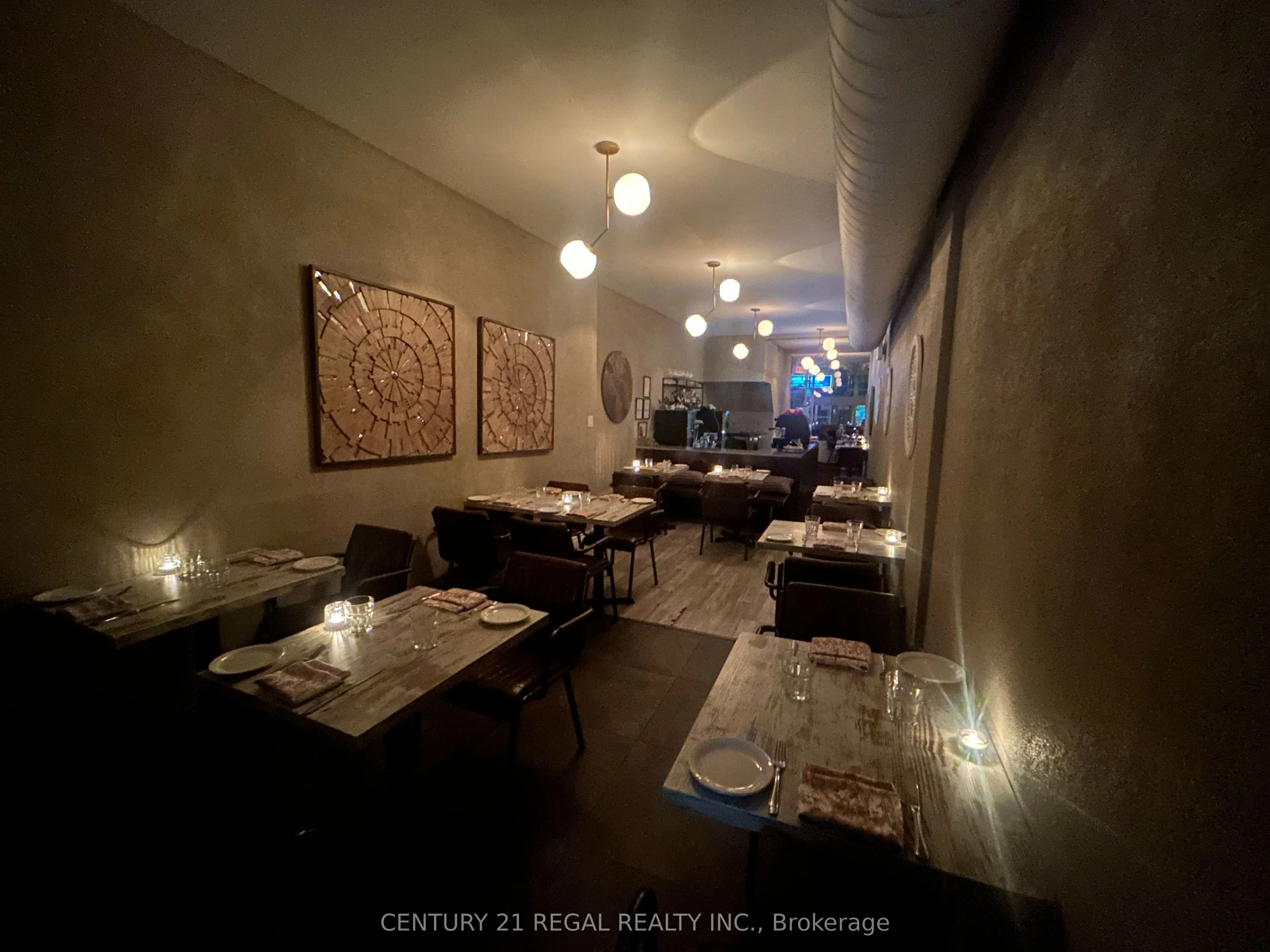 1183 Dundas Street W