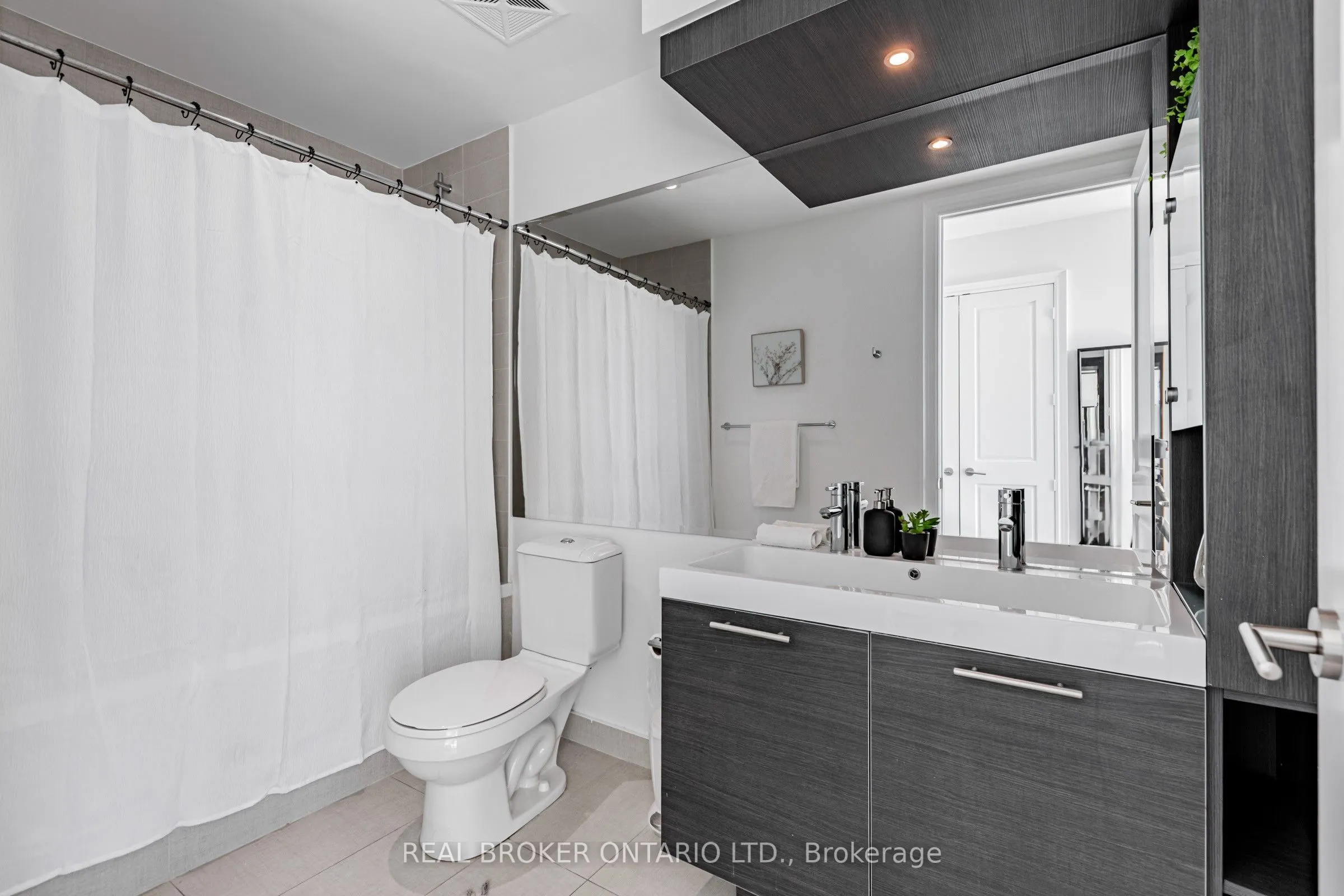 388 Yonge Street, #7510