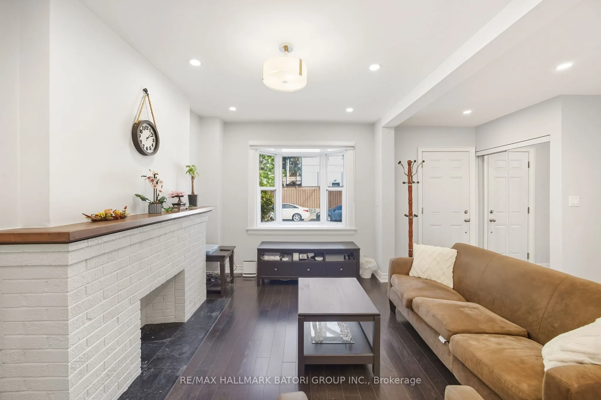 6 Rosewell Avenue