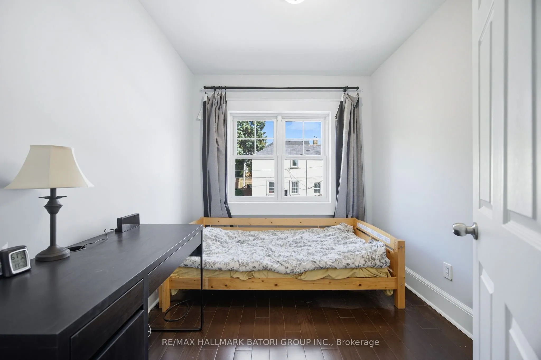 6 Rosewell Avenue