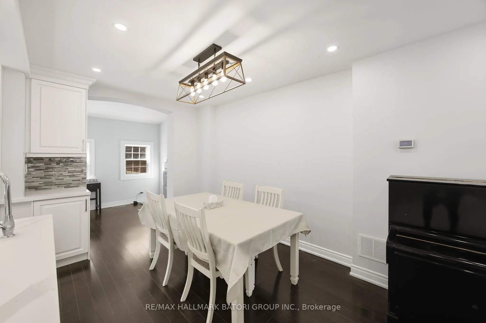 6 Rosewell Avenue