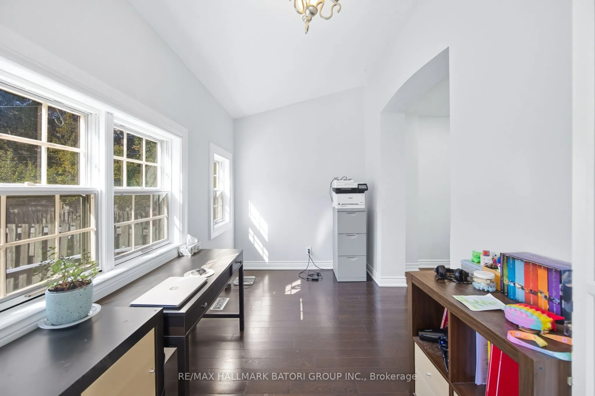 6 Rosewell Avenue