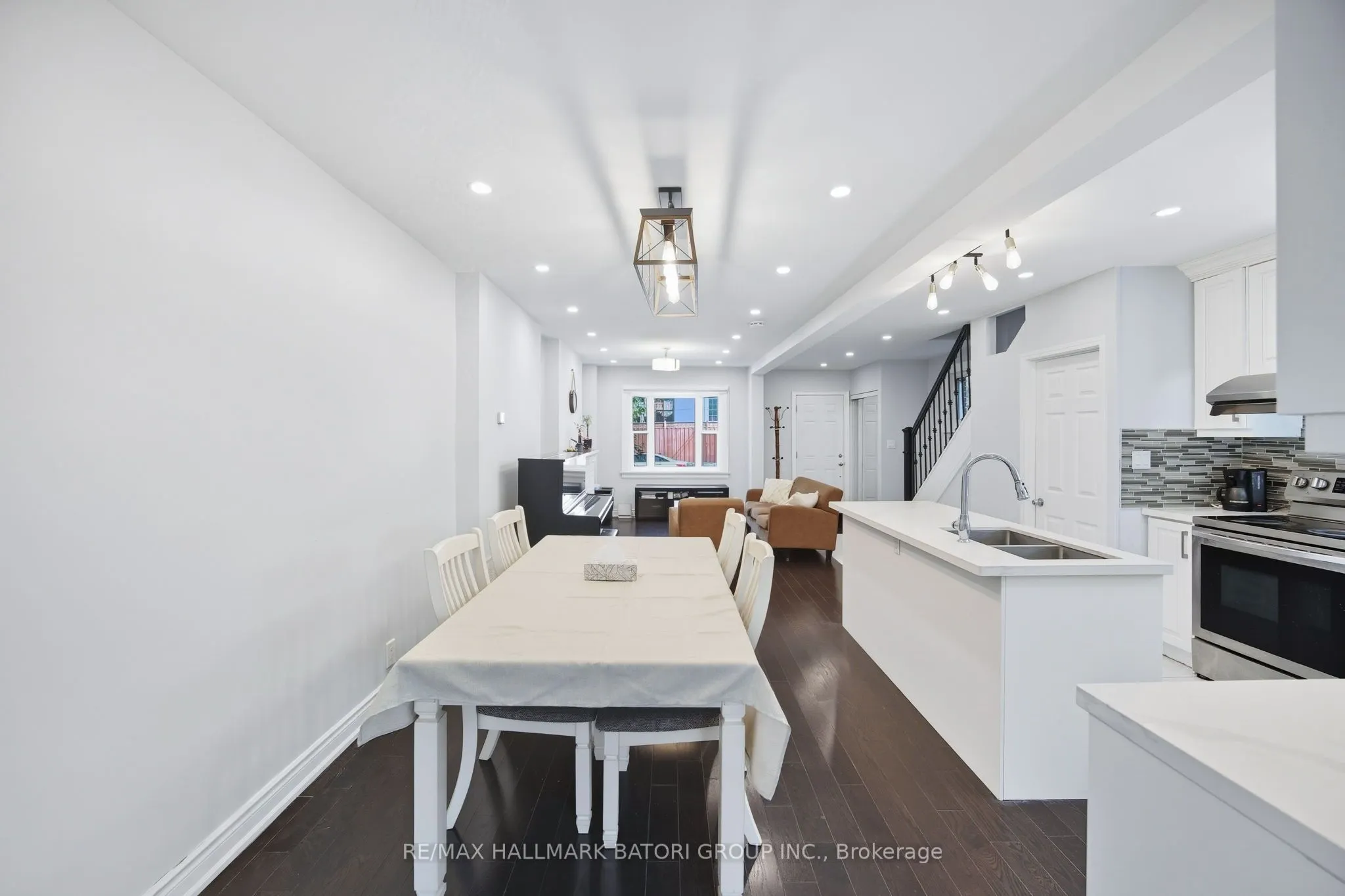 6 Rosewell Avenue