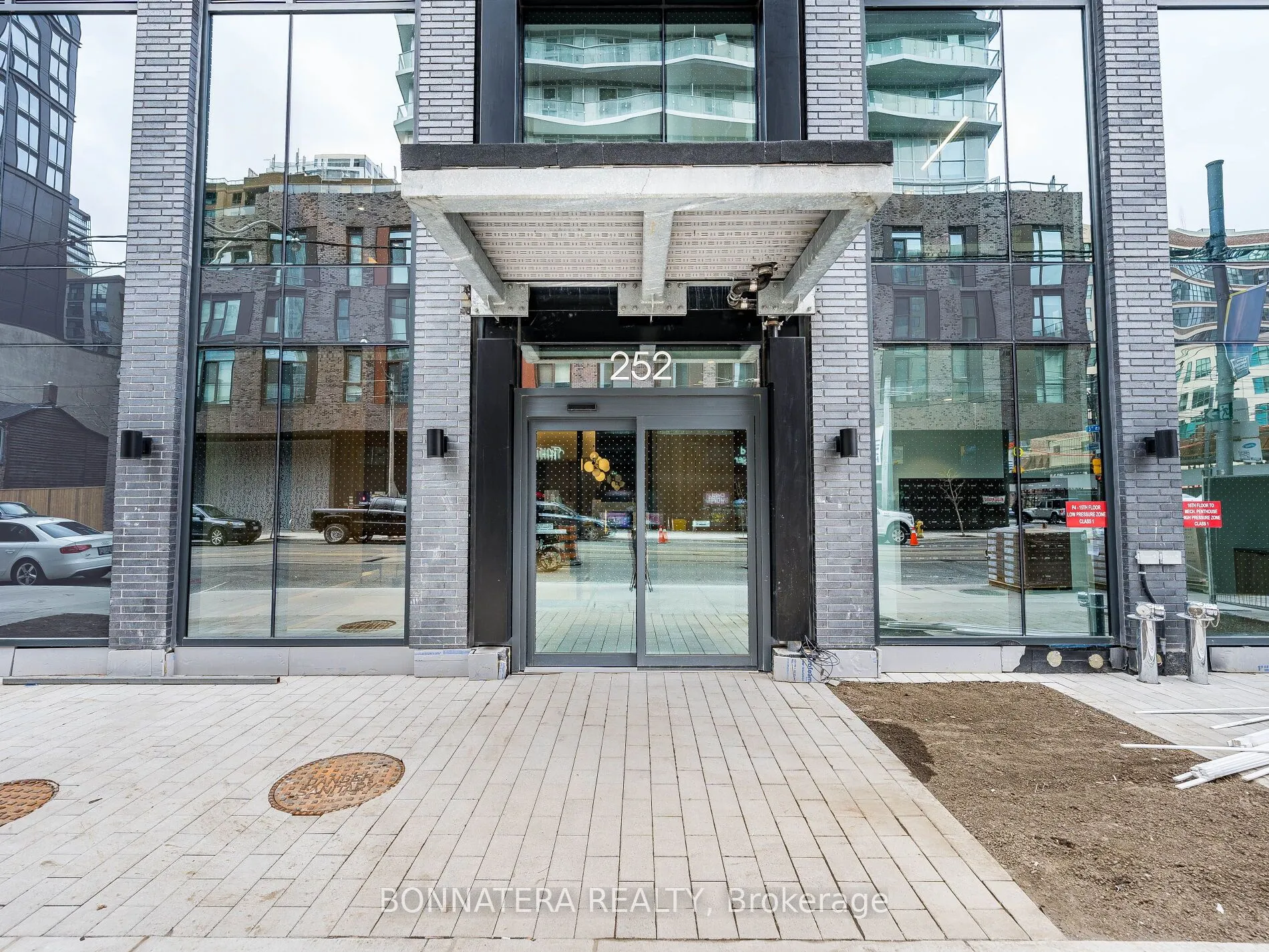 252 Church Street, #903