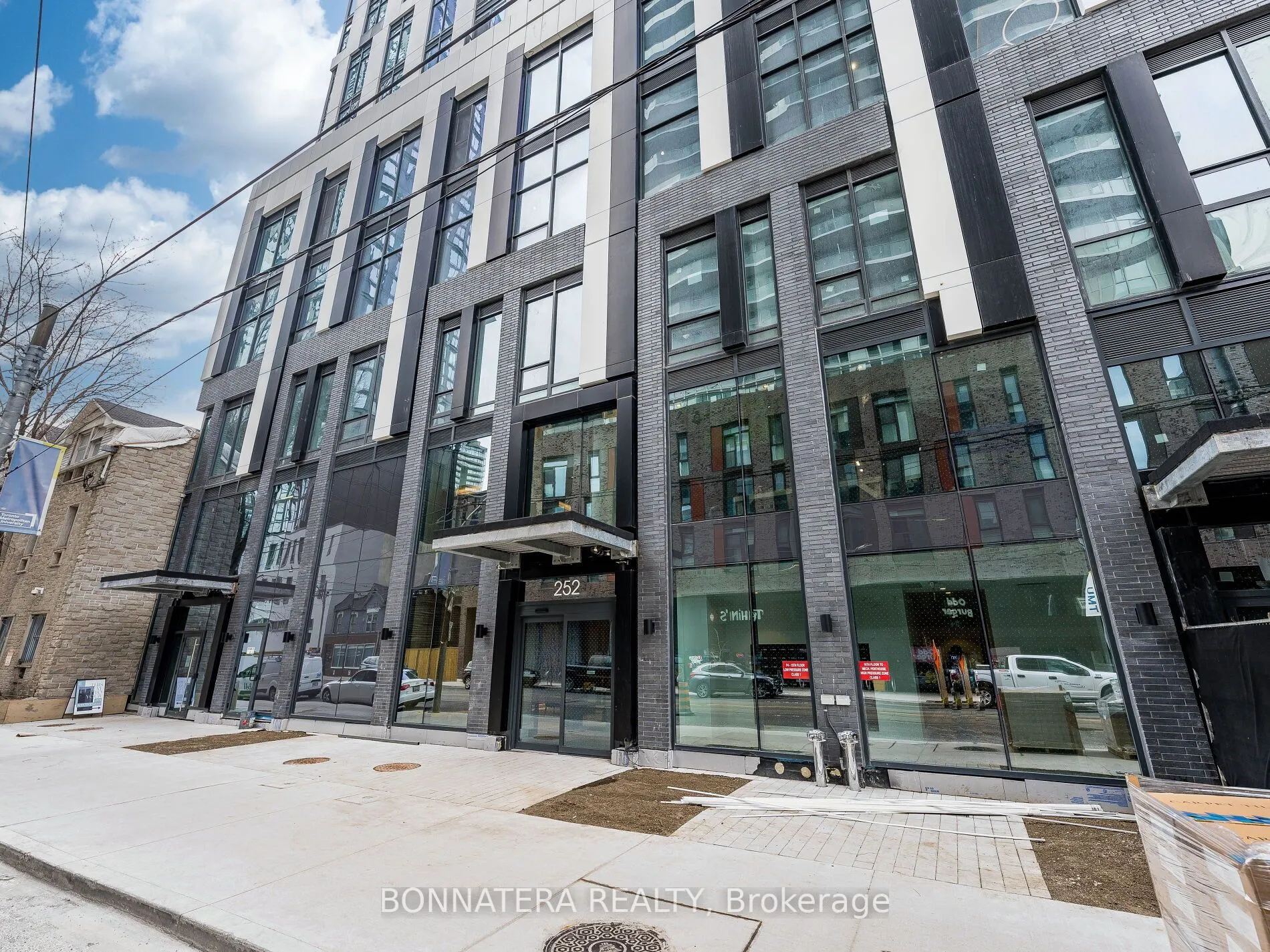 252 Church Street, #903