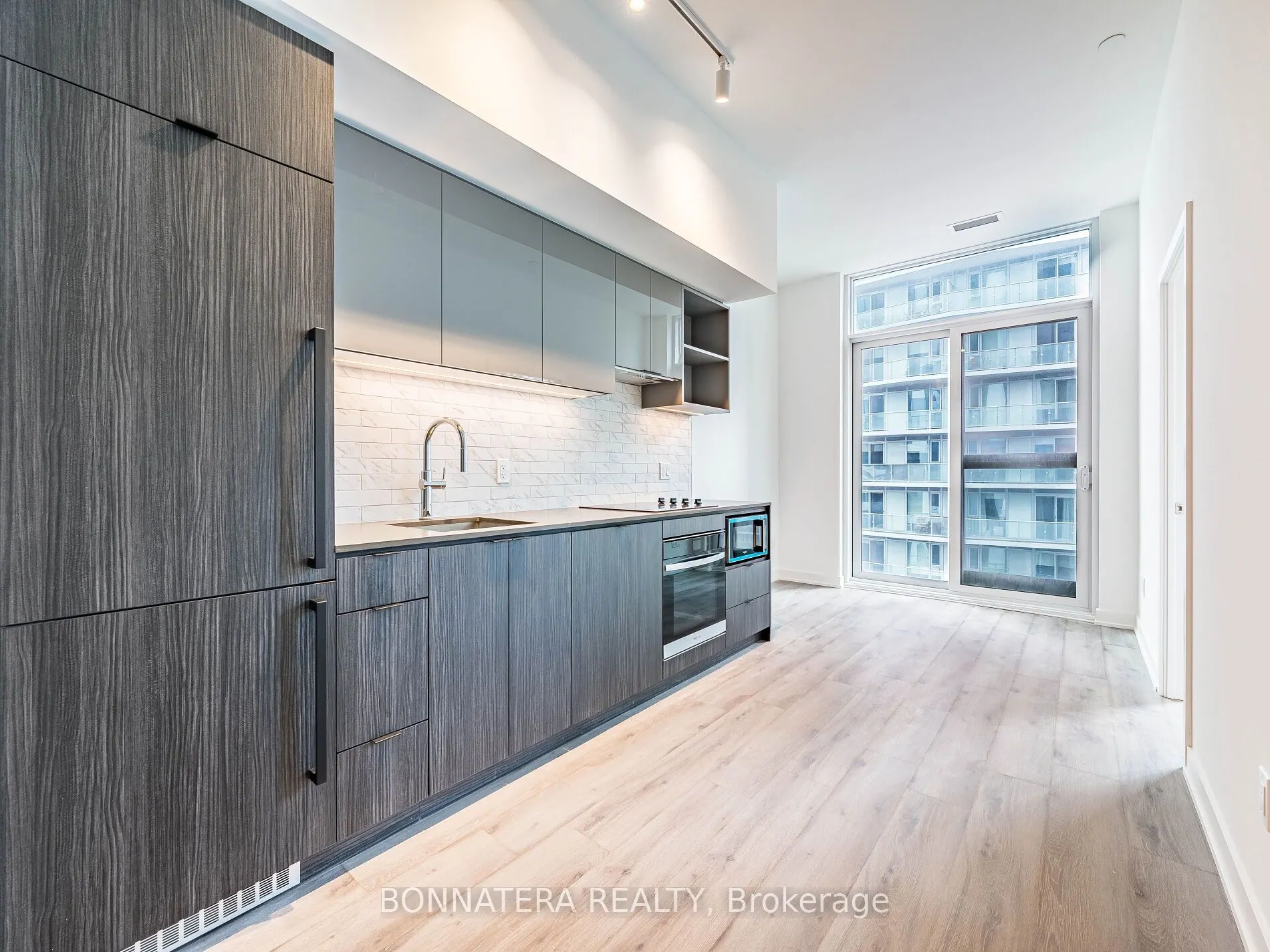 252 Church Street, #903