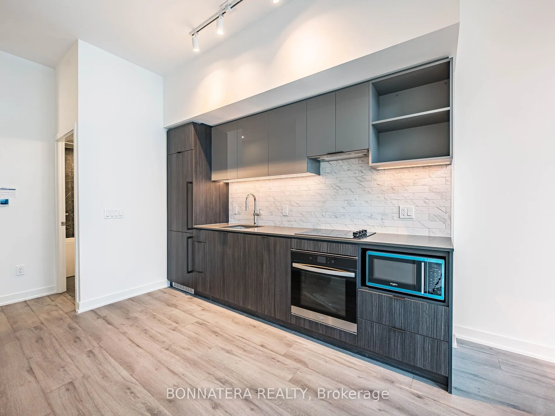 252 Church Street, #903
