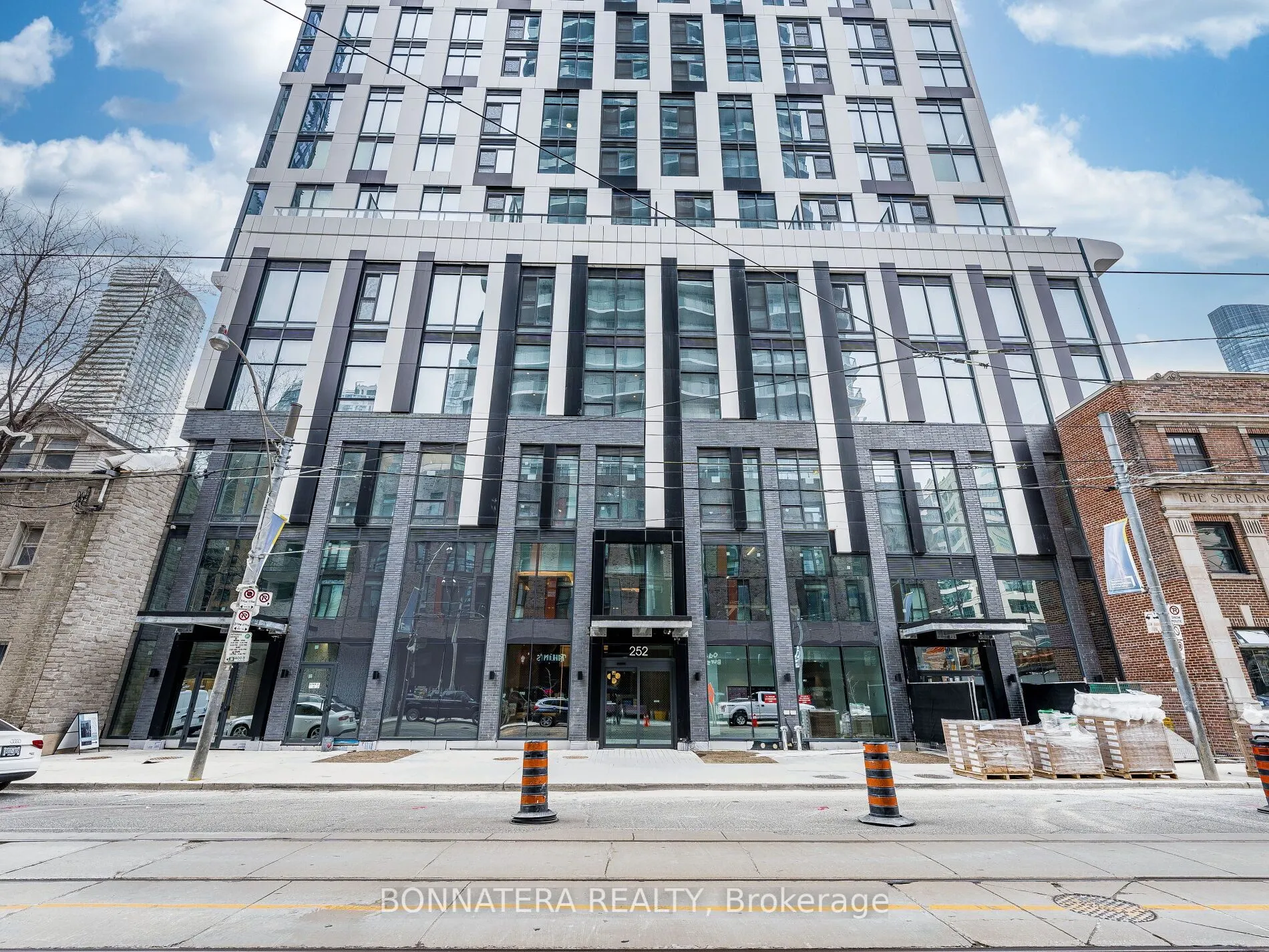 252 Church Street, #903