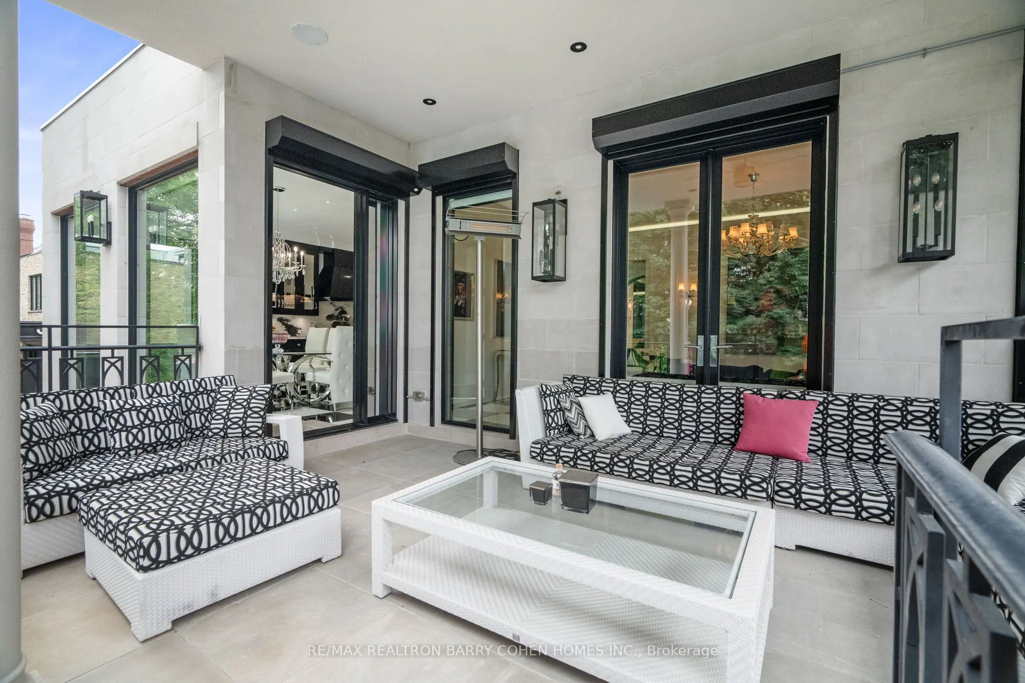 327 Cortleigh Boulevard