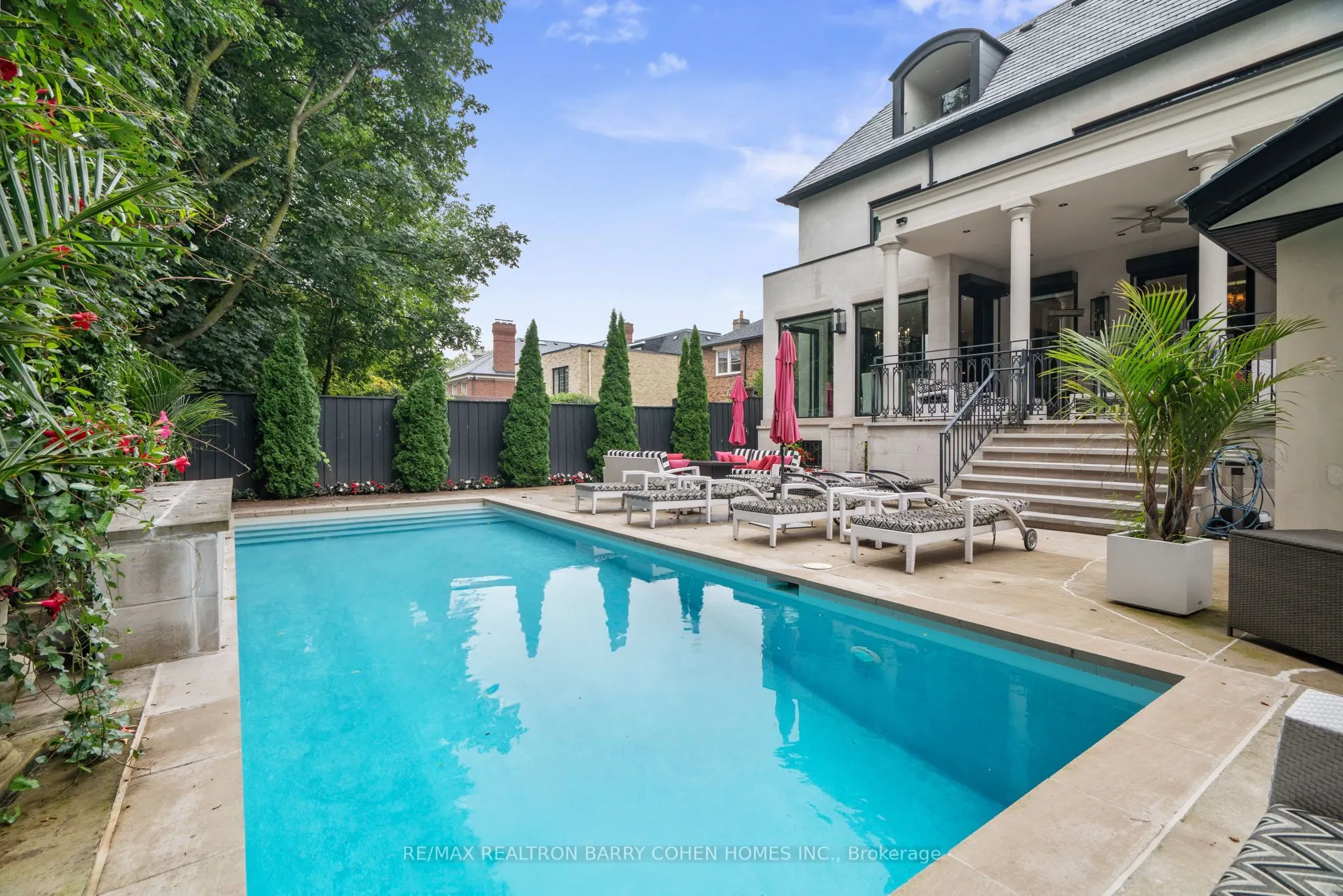327 Cortleigh Boulevard
