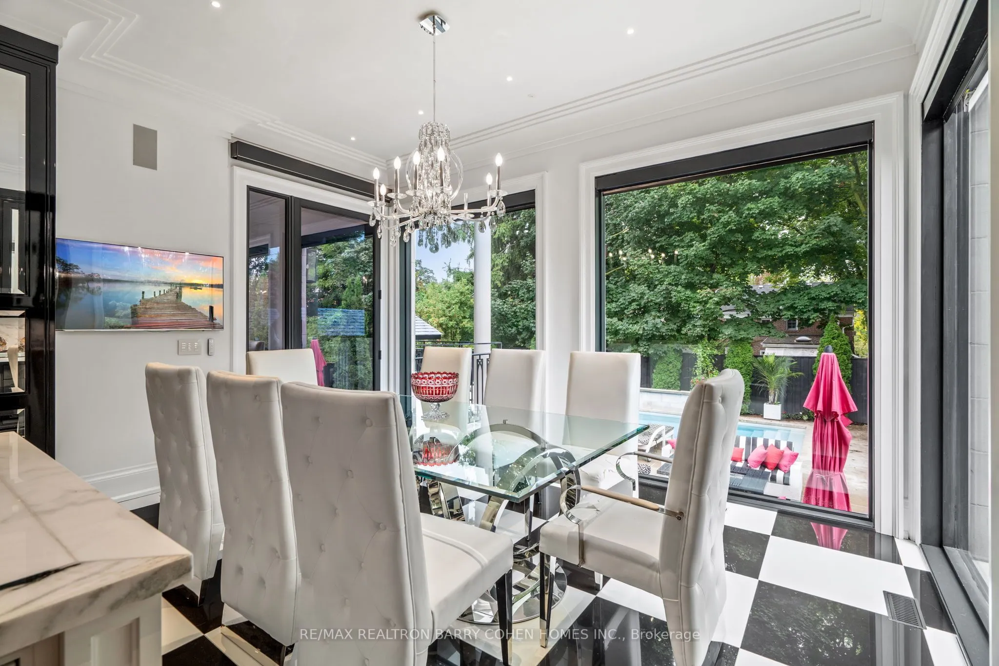 327 Cortleigh Boulevard