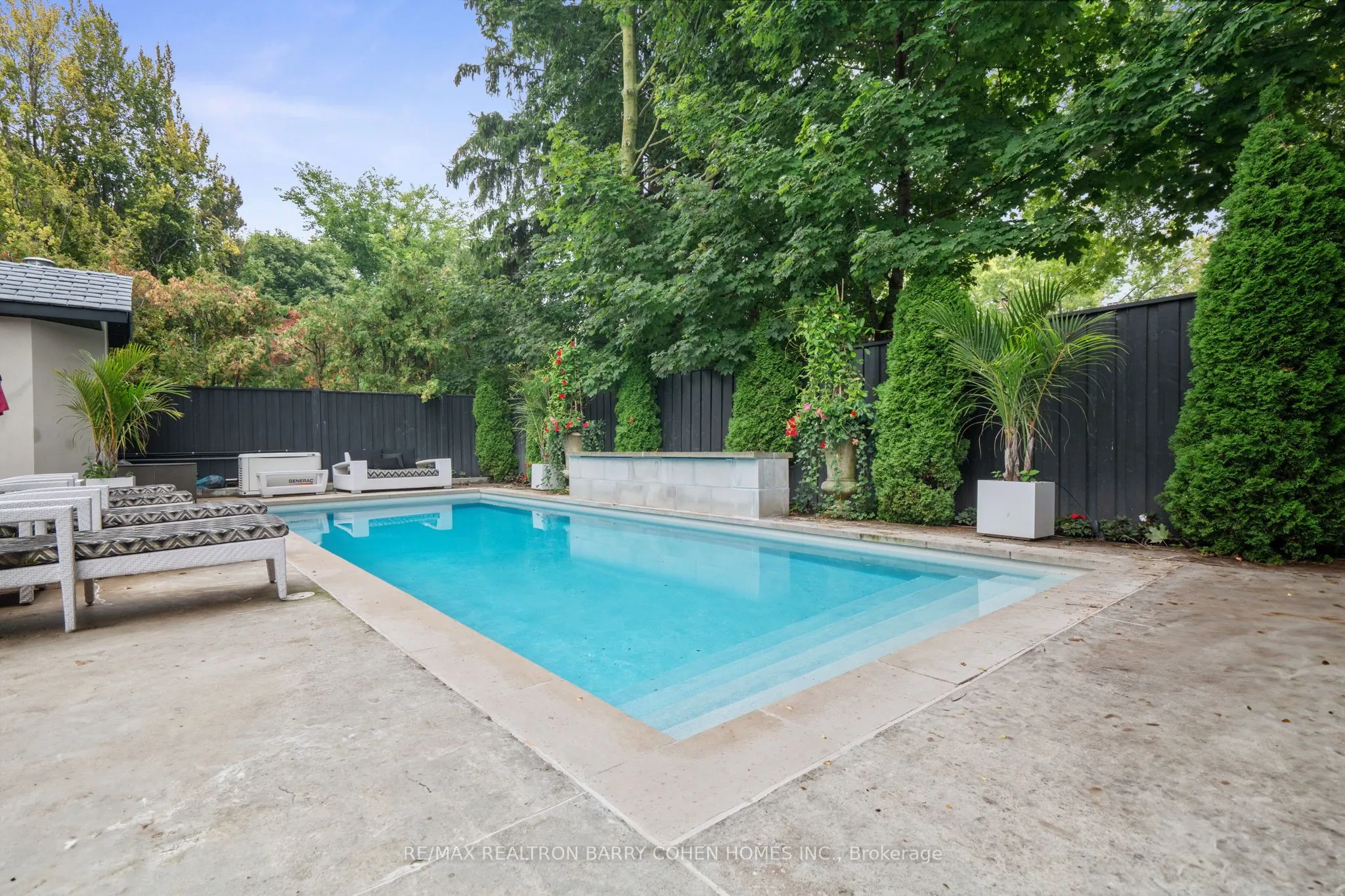 327 Cortleigh Boulevard