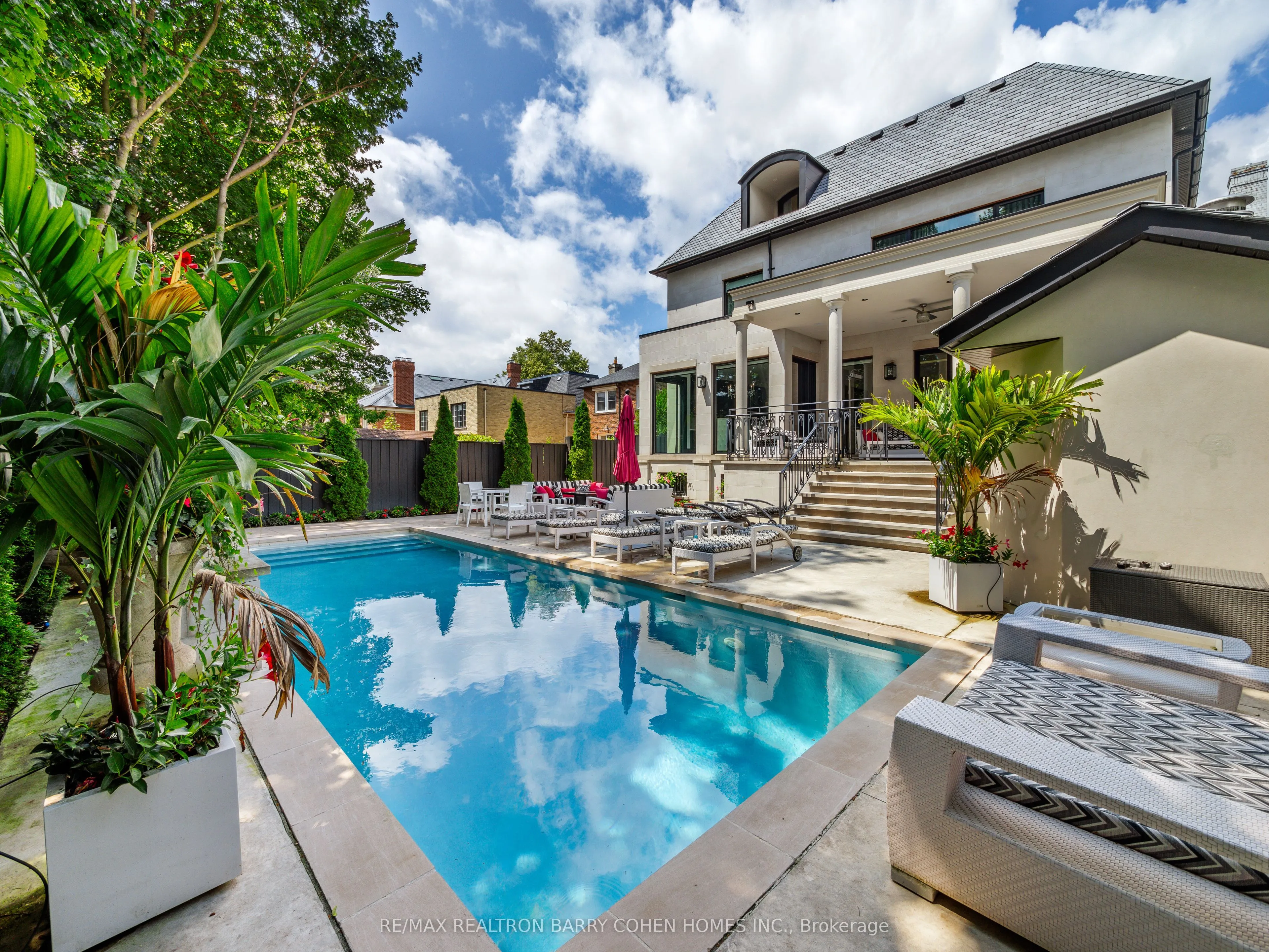 327 Cortleigh Boulevard