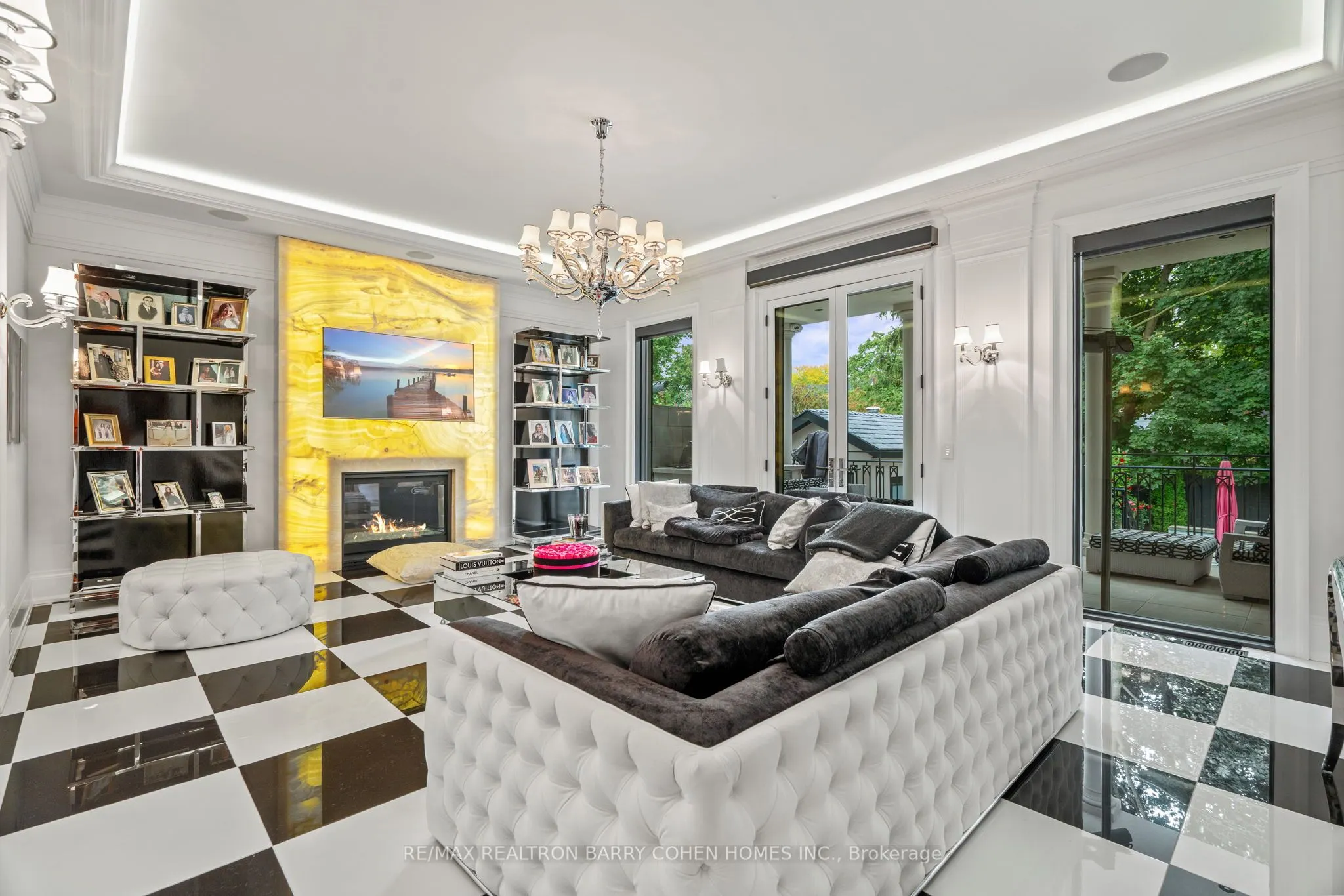 327 Cortleigh Boulevard