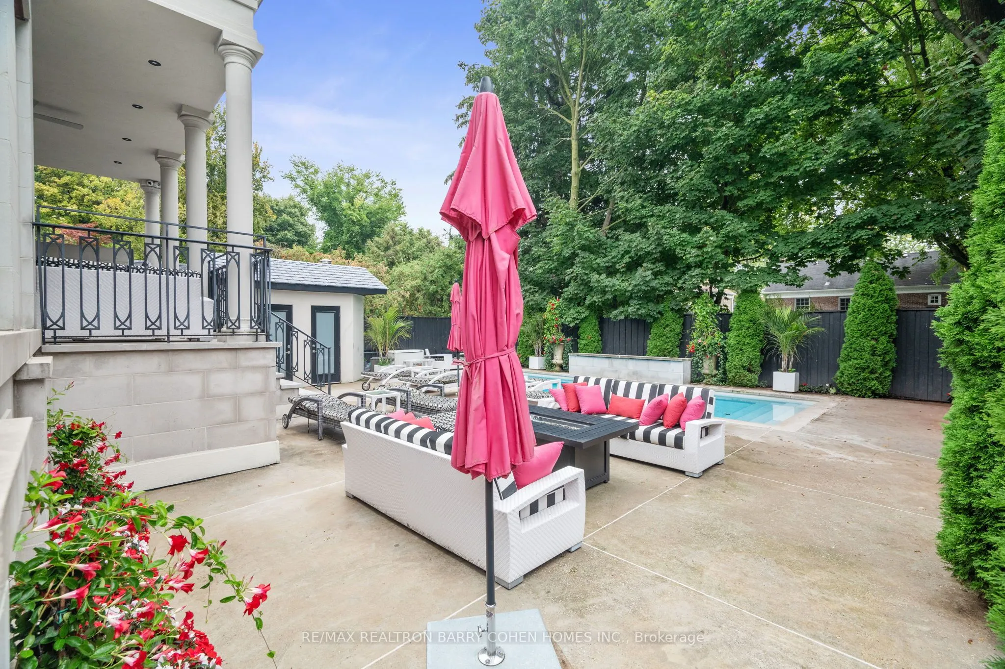 327 Cortleigh Boulevard