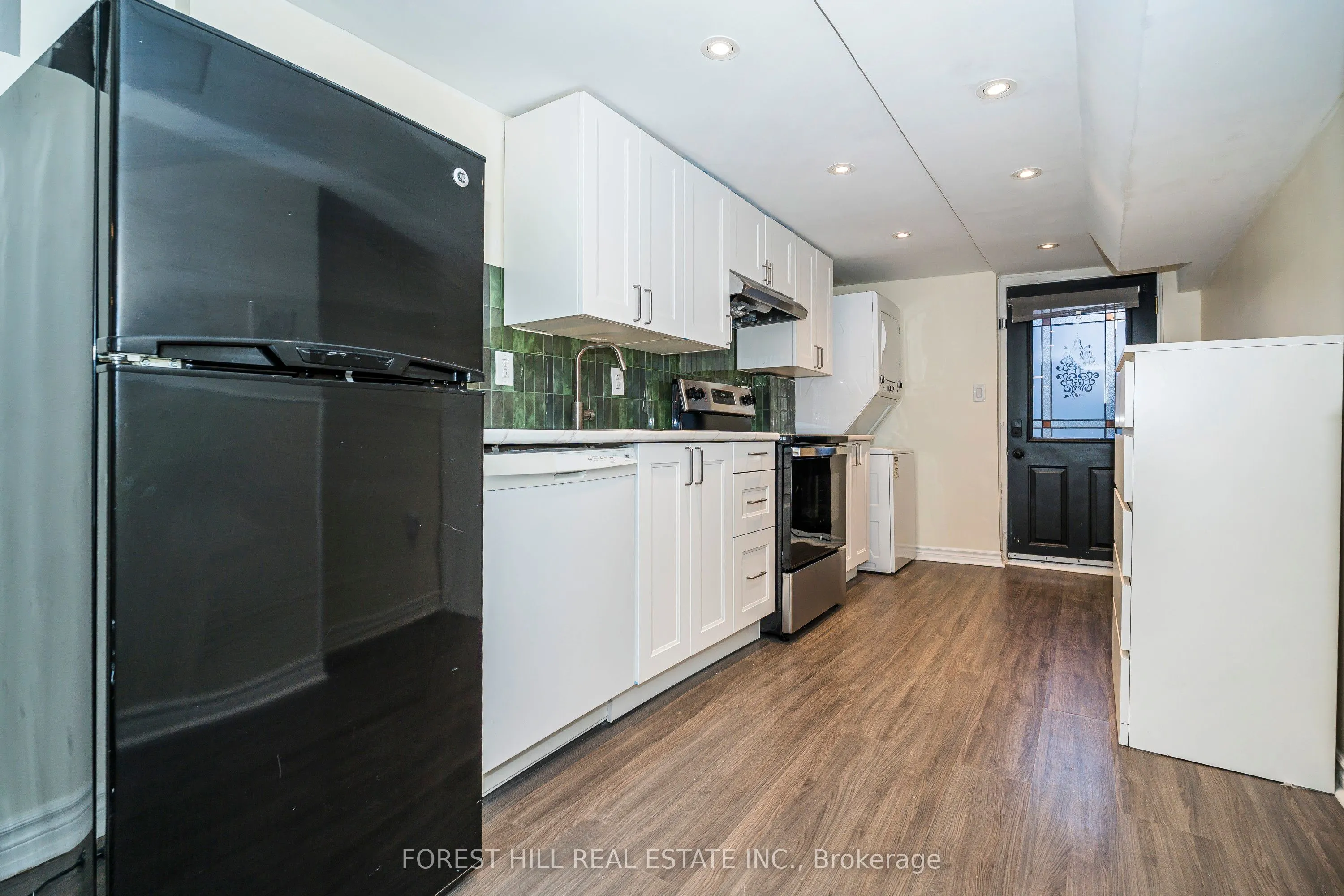 181 Montrose Avenue, #Lower