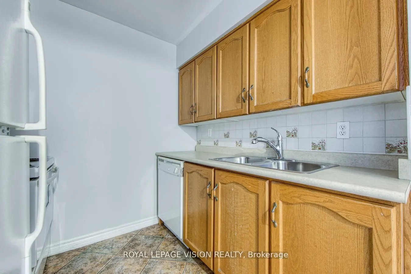 633 Bay Street, #216