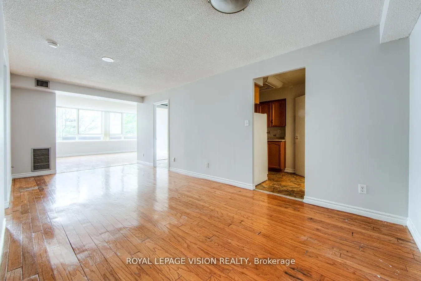 633 Bay Street, #216