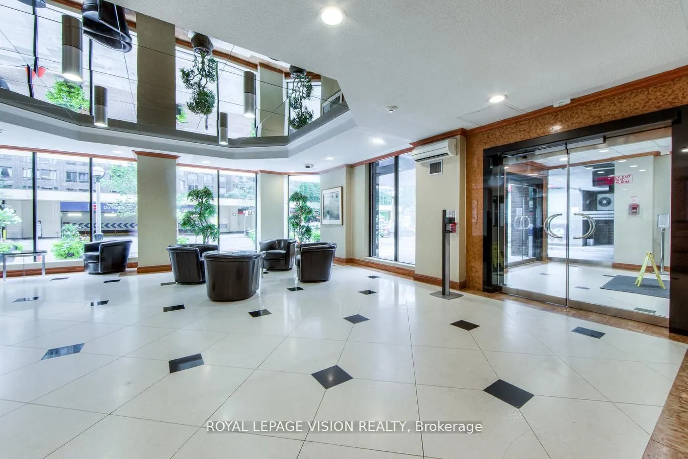 633 Bay Street, #216