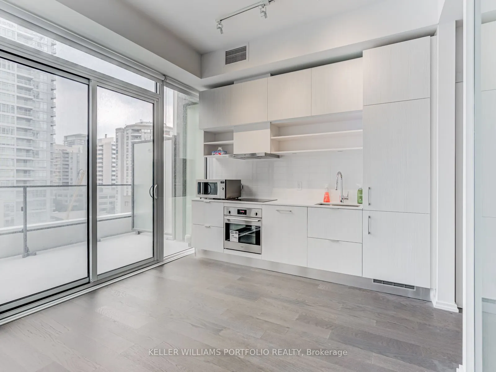 5 Soudan Avenue, #1013