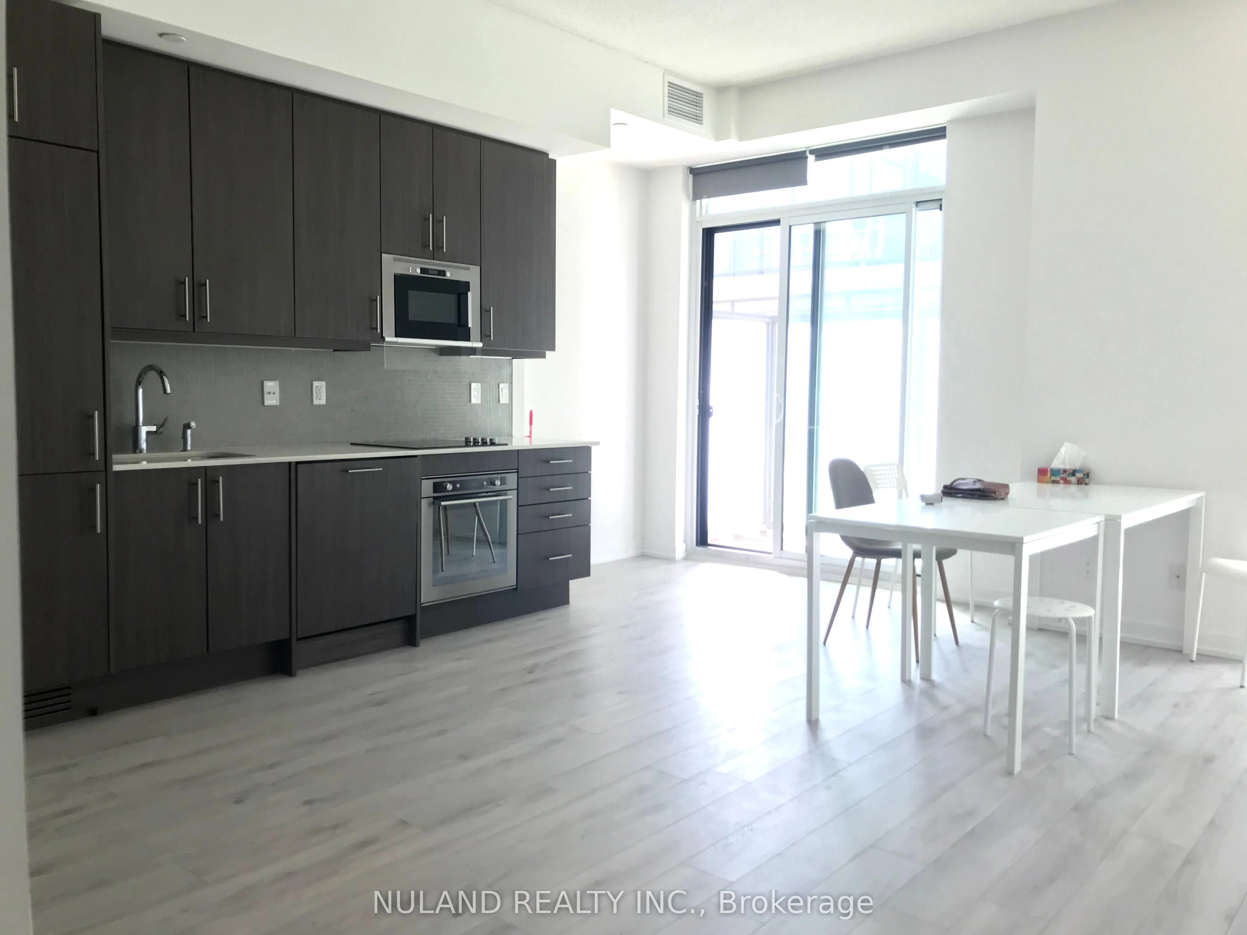 297 College Street, #521