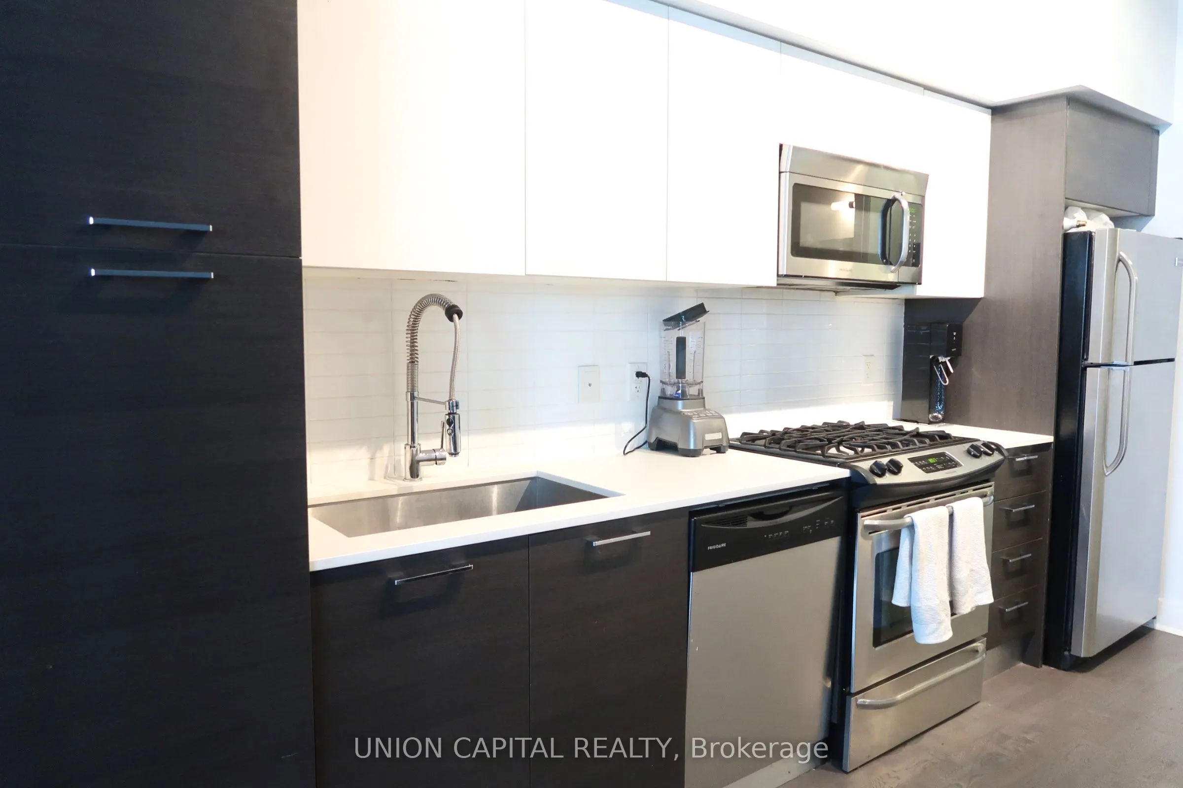 399 Adelaide Street W, #601
