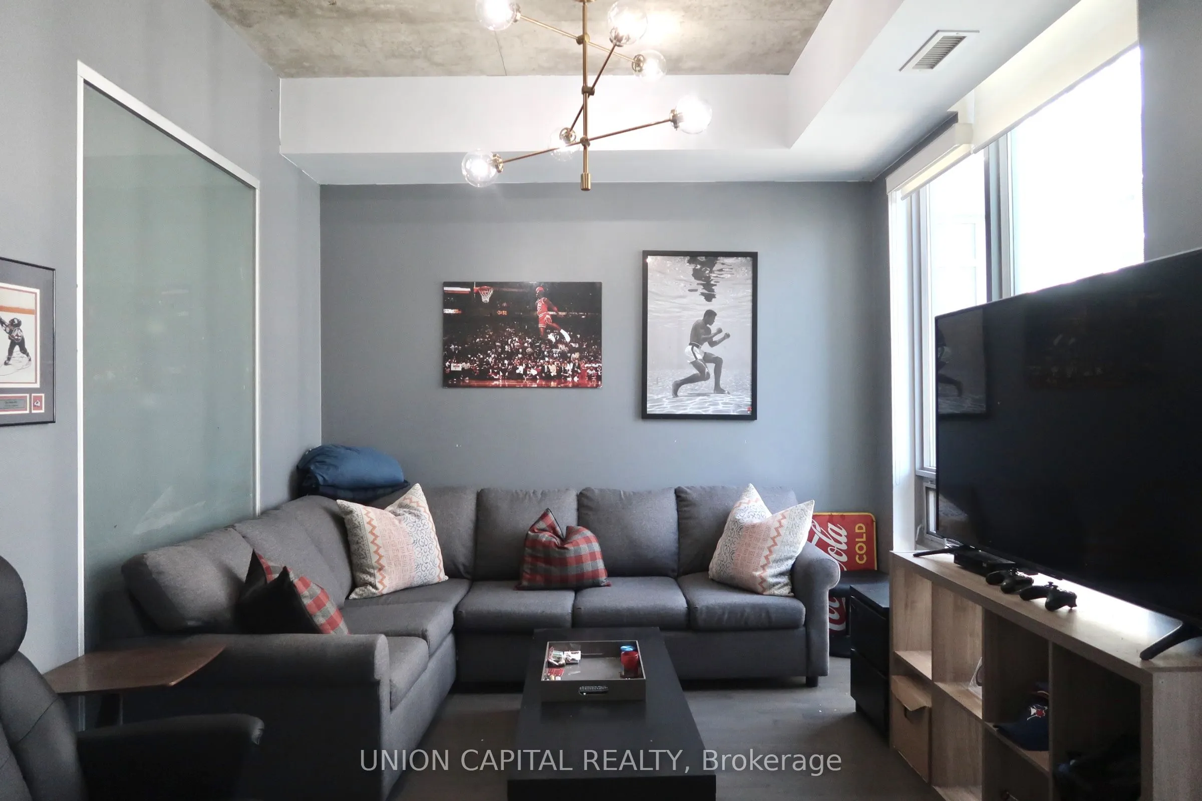 399 Adelaide Street W, #601