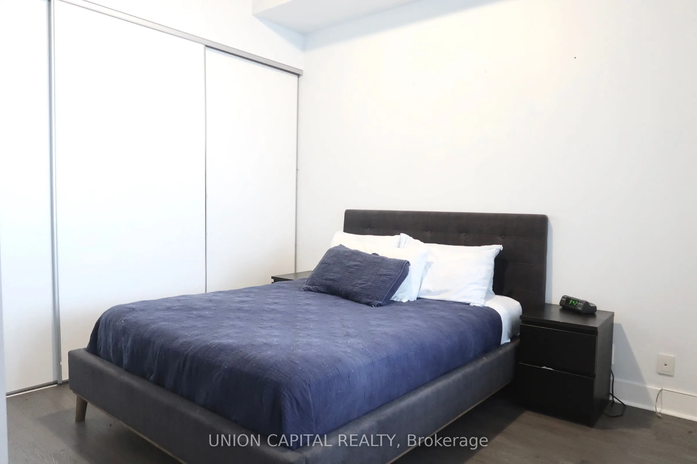 399 Adelaide Street W, #601