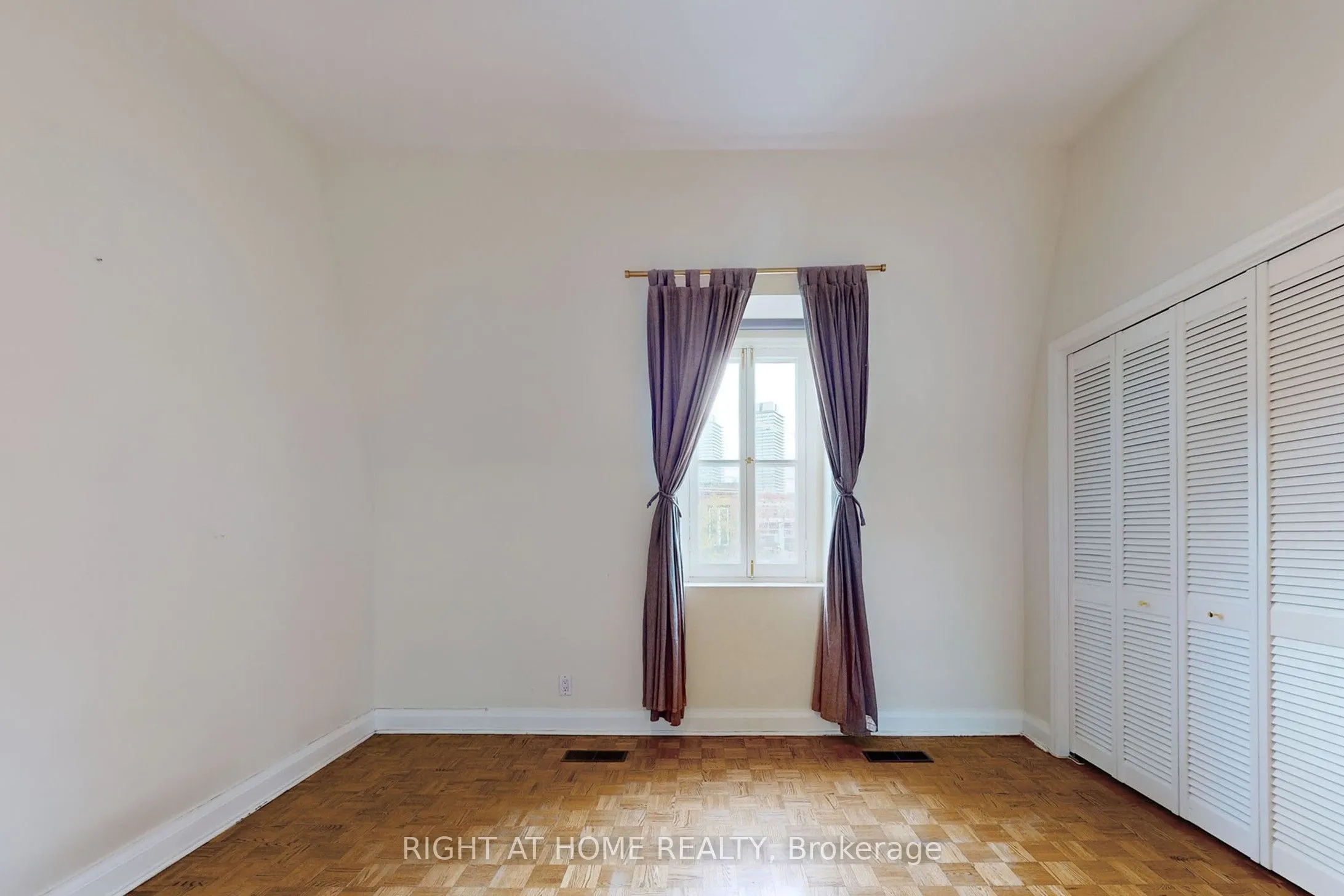394 King Street E