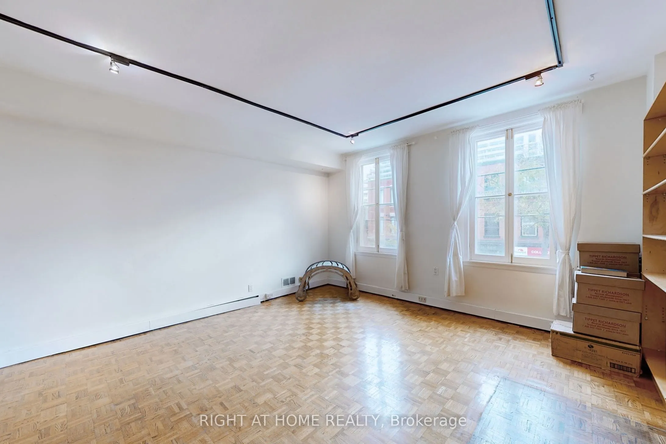 394 King Street E
