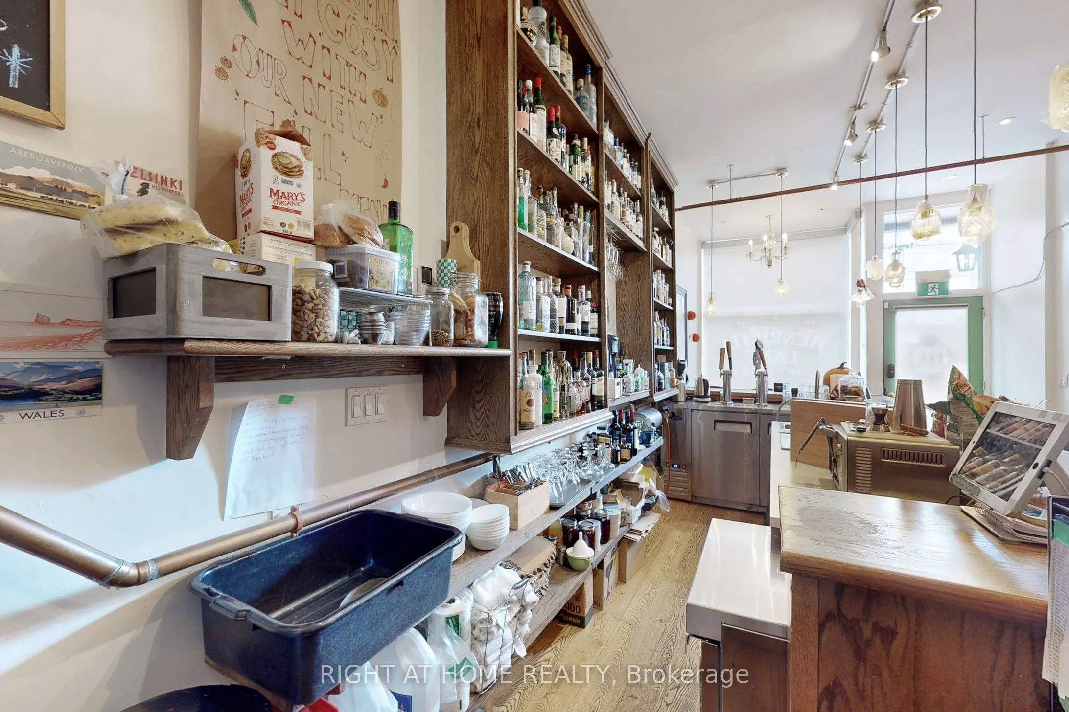 394 King Street E