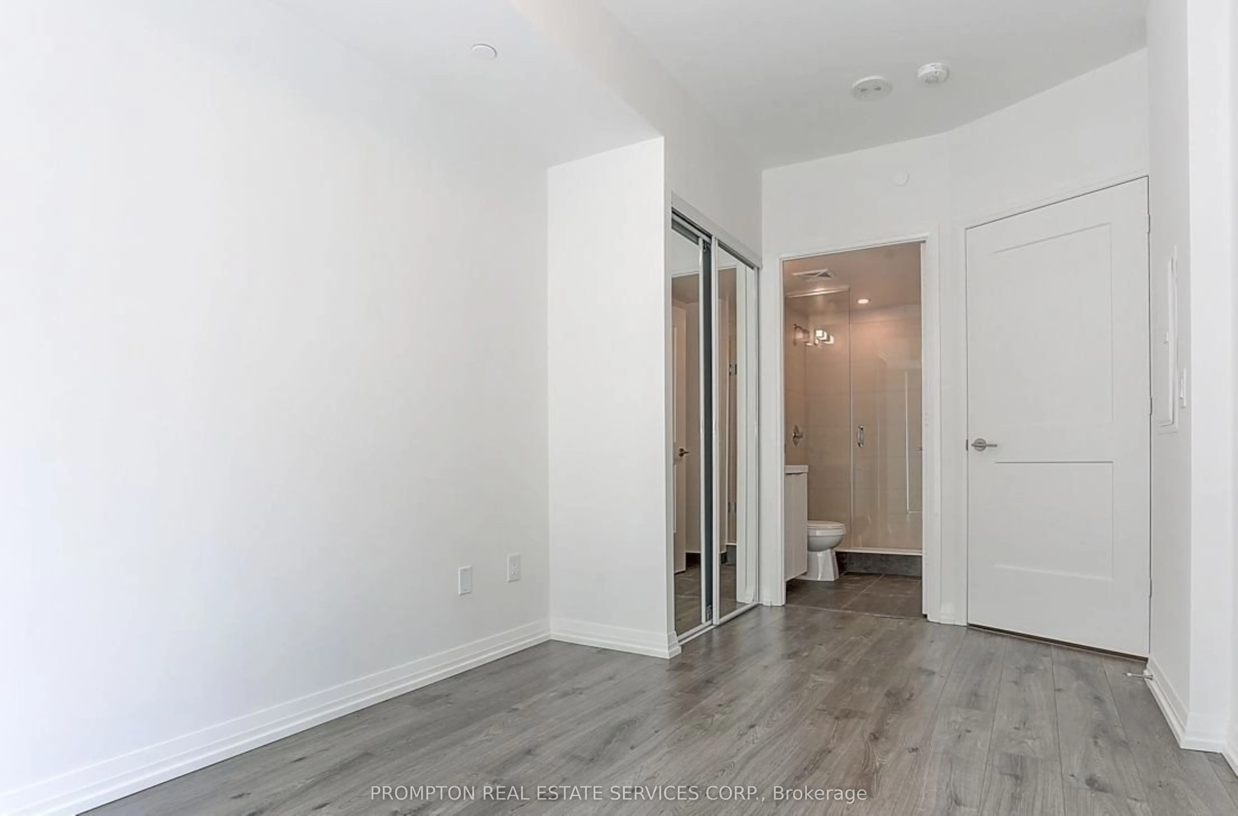 8 Widmer Street
