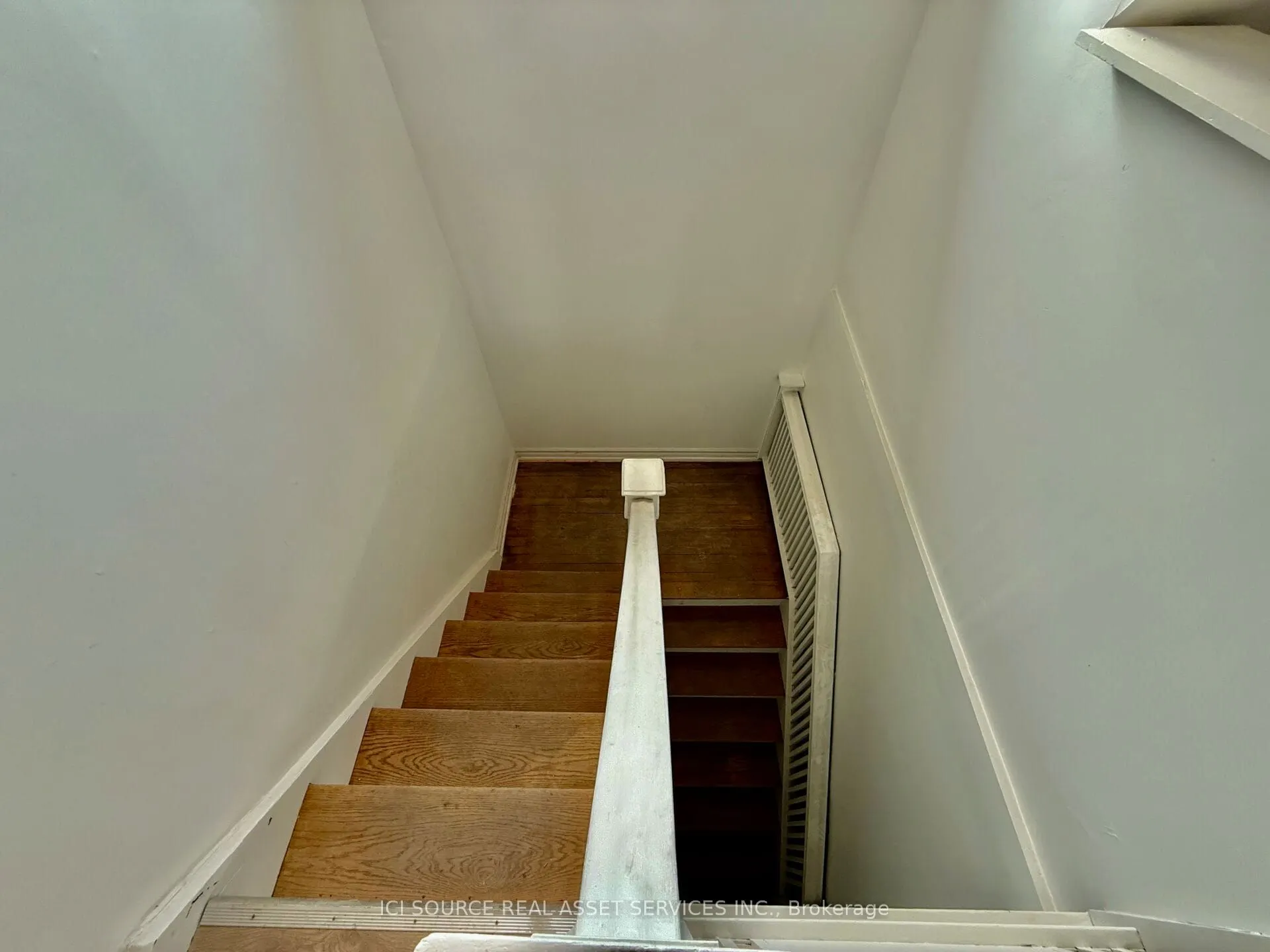 2 Bellwoods Pk, ##3 Top