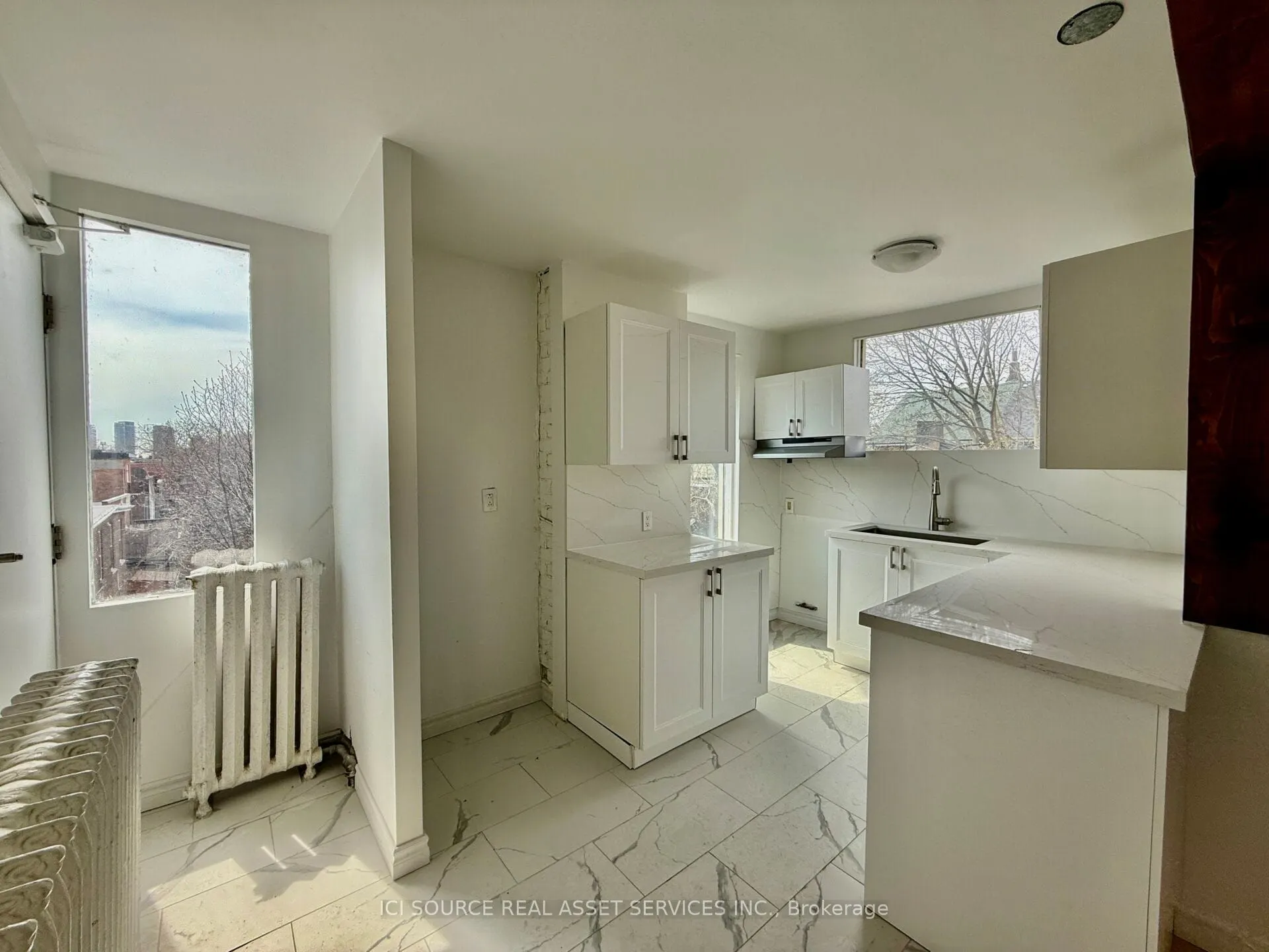 2 Bellwoods Pk, ##3 Top
