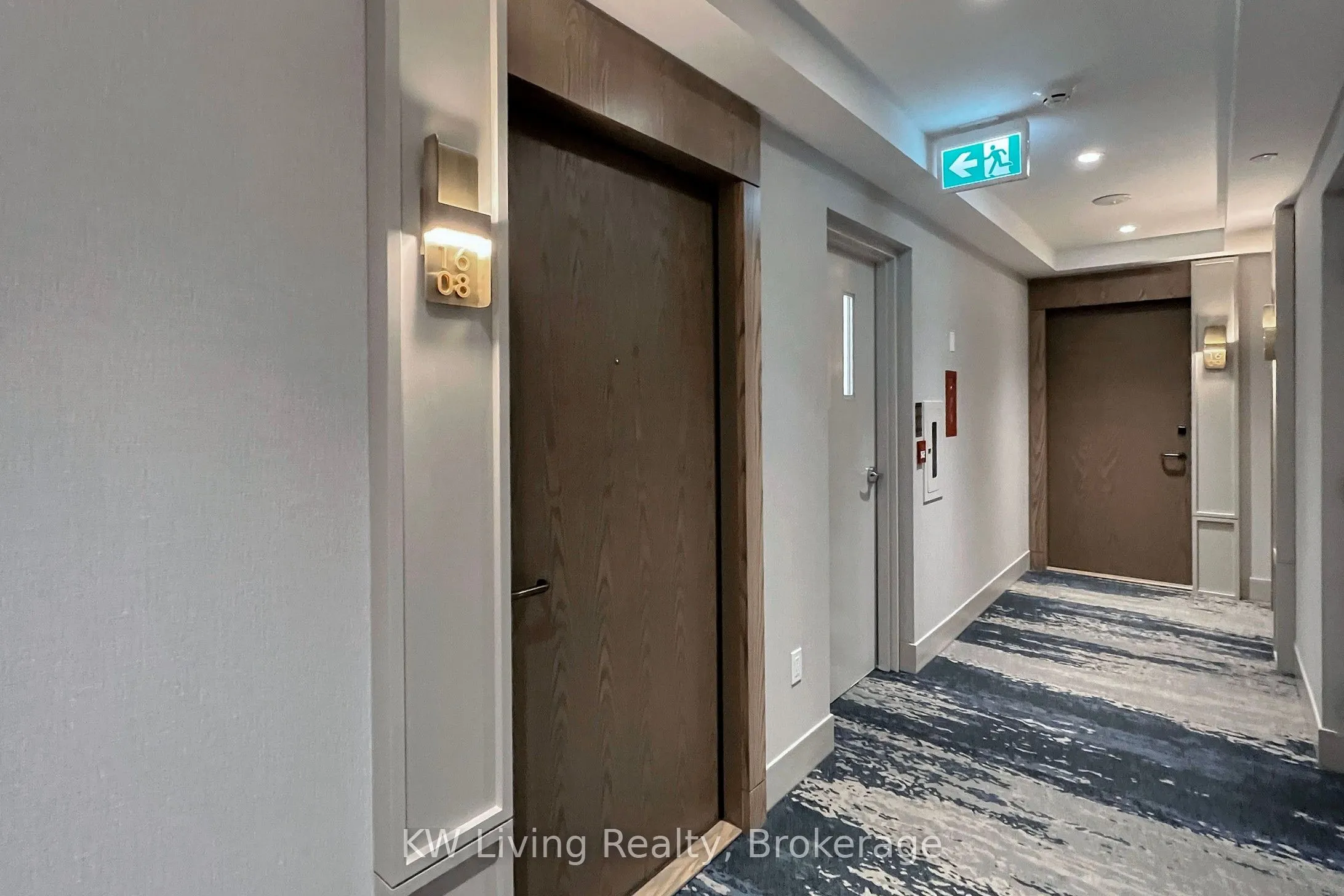 30 Inn on the Park Drive, #1608