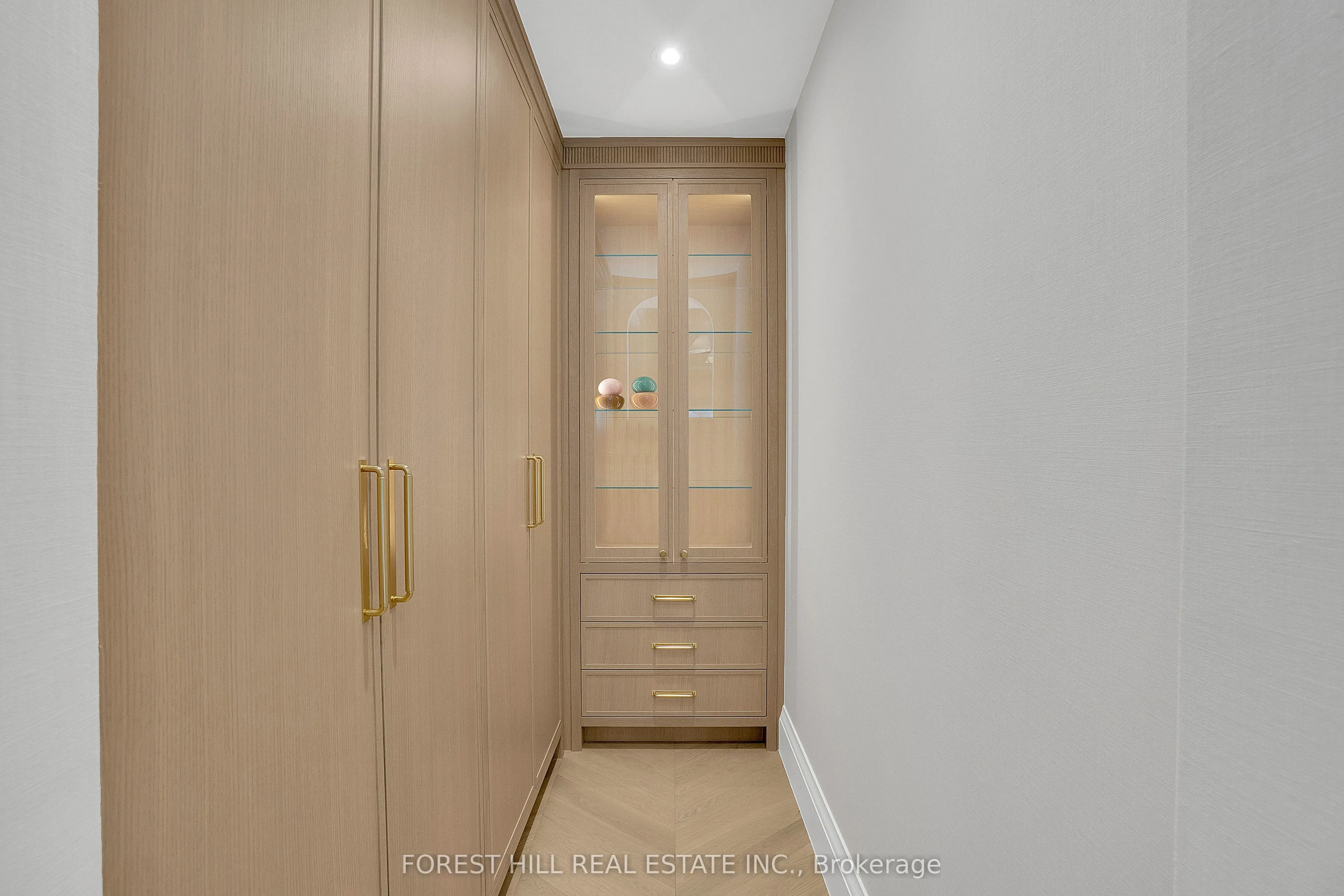 38 Avenue Road, #804