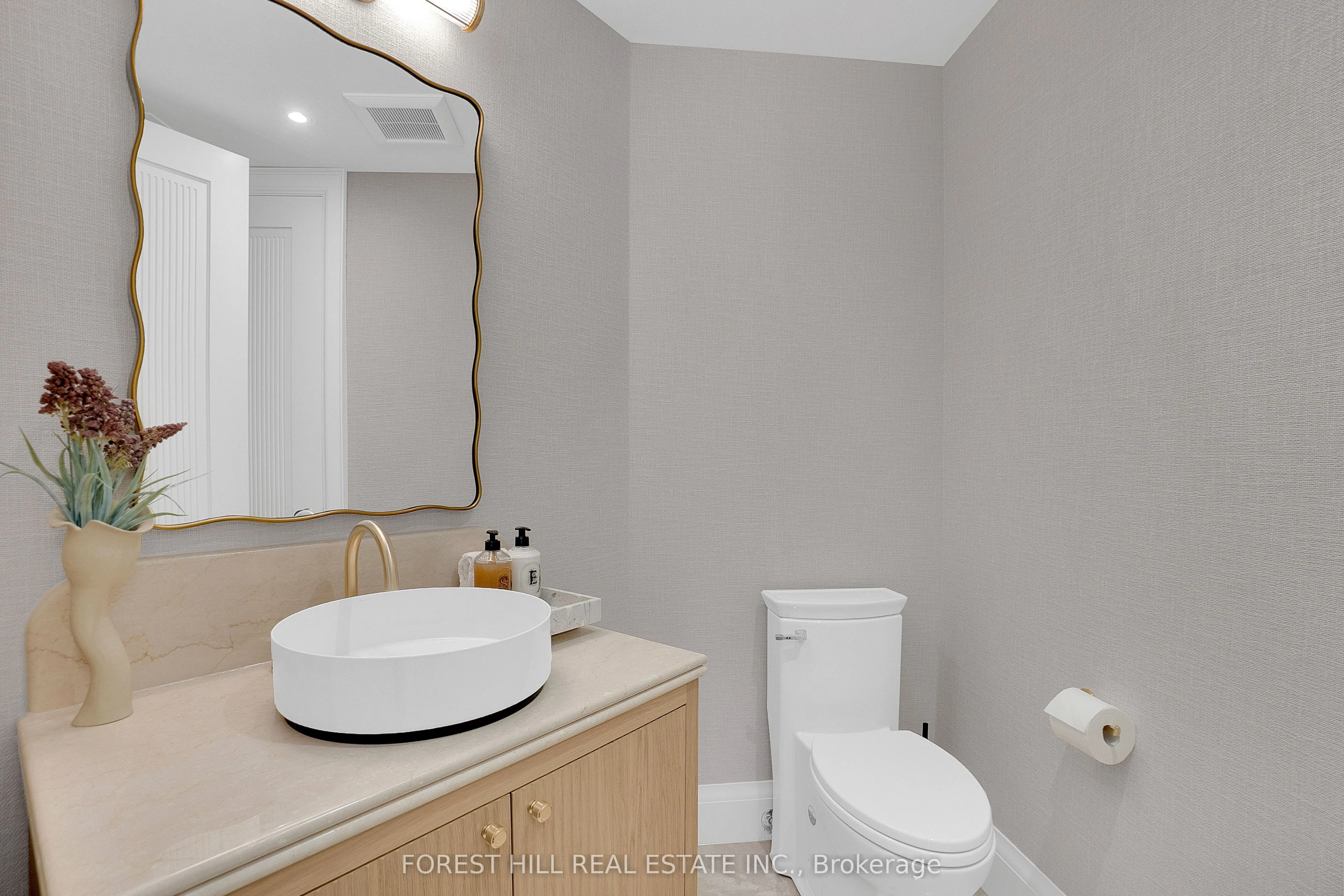 38 Avenue Road, #804
