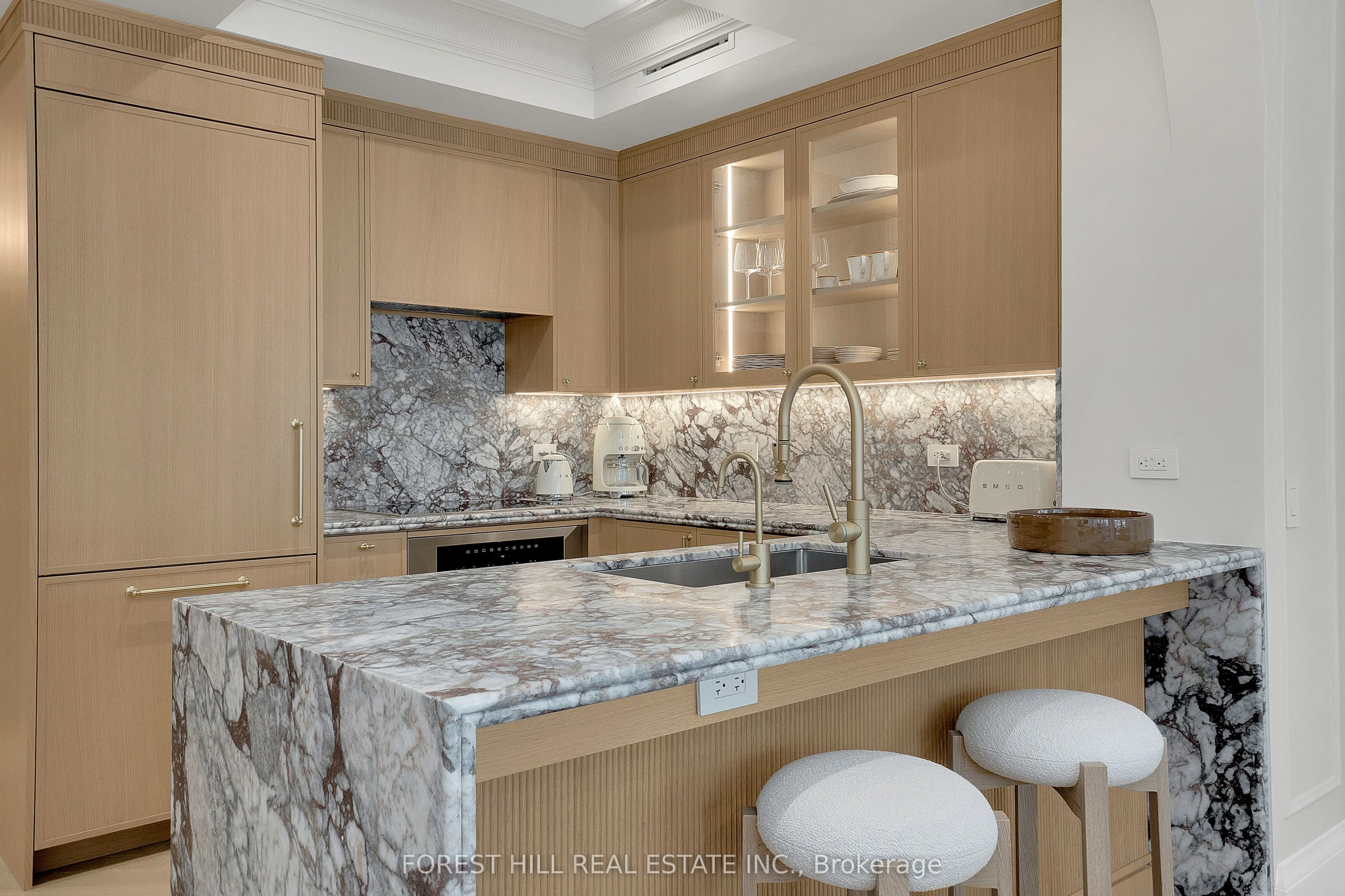 38 Avenue Road, #804