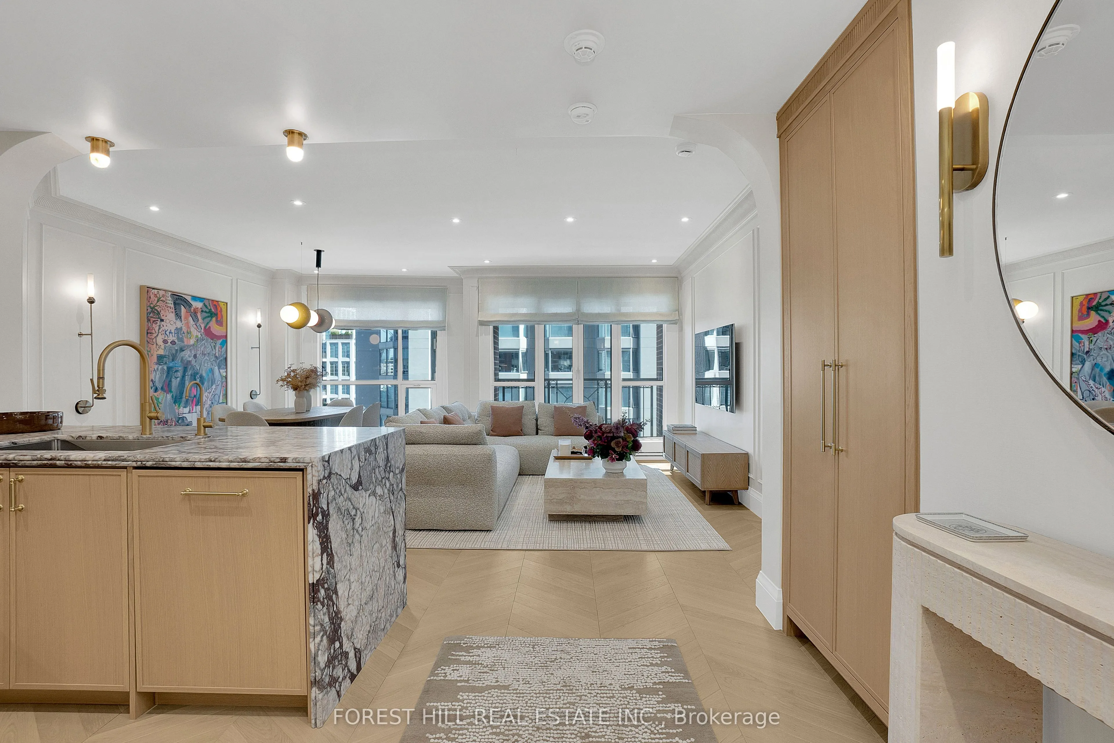 38 Avenue Road, #804
