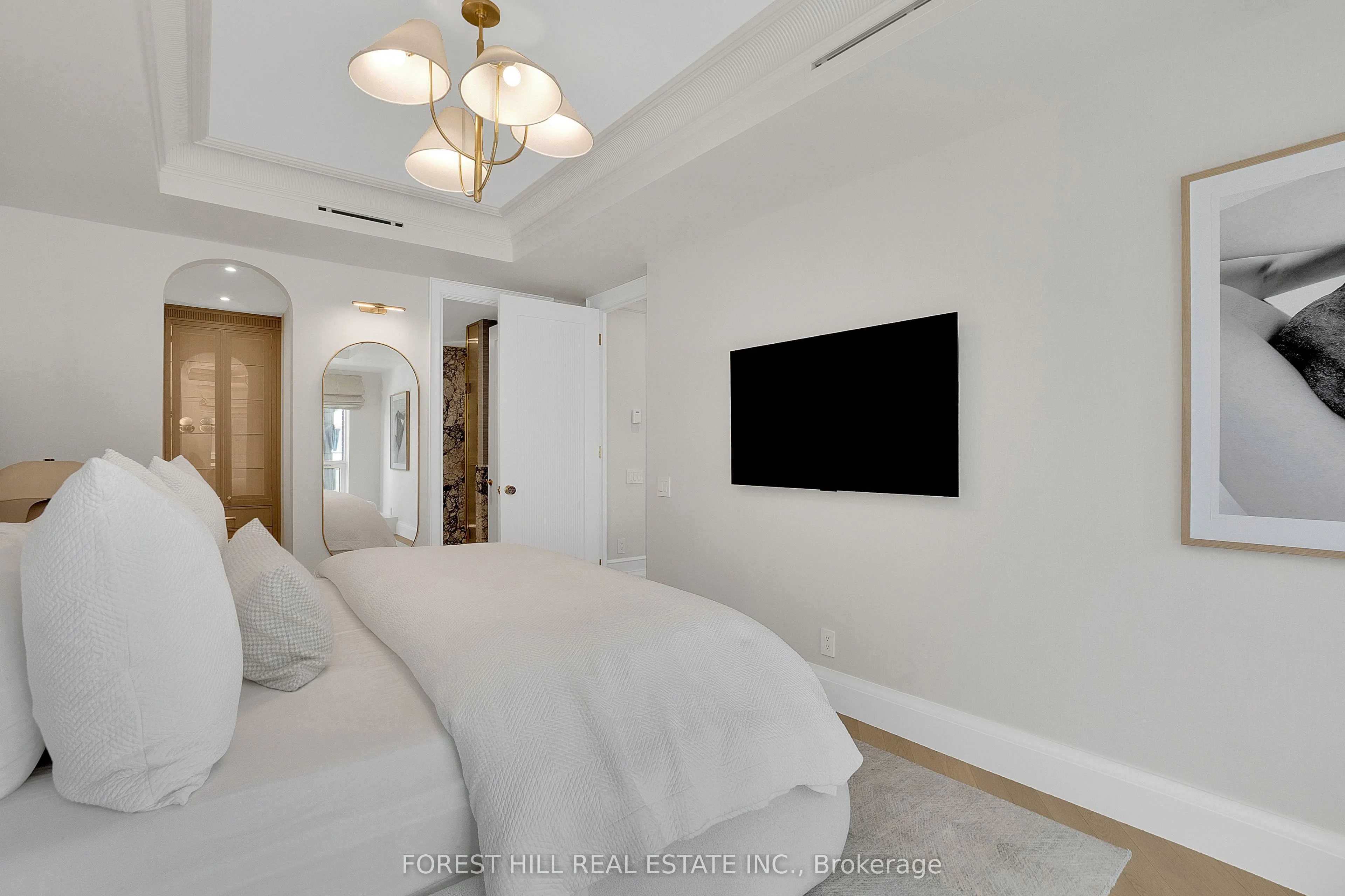 38 Avenue Road, #804